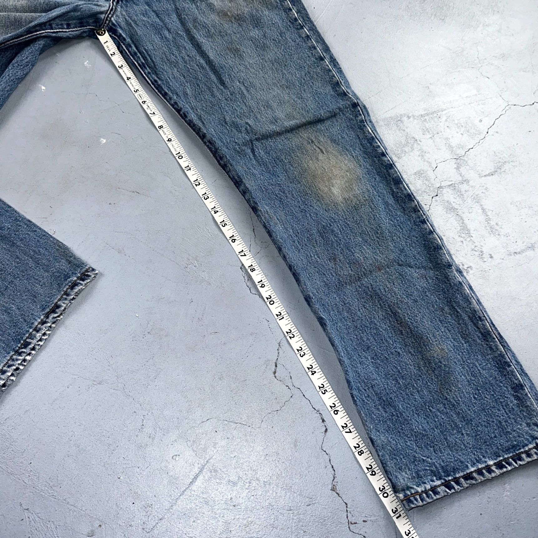 Levi's VINTAGE Levi's 501 Jeans Straight Blue Light Wash 35x32 Regular Men 90s USA 5-Pocket Denim Button Closure Size US 35 - 5 Thumbnail