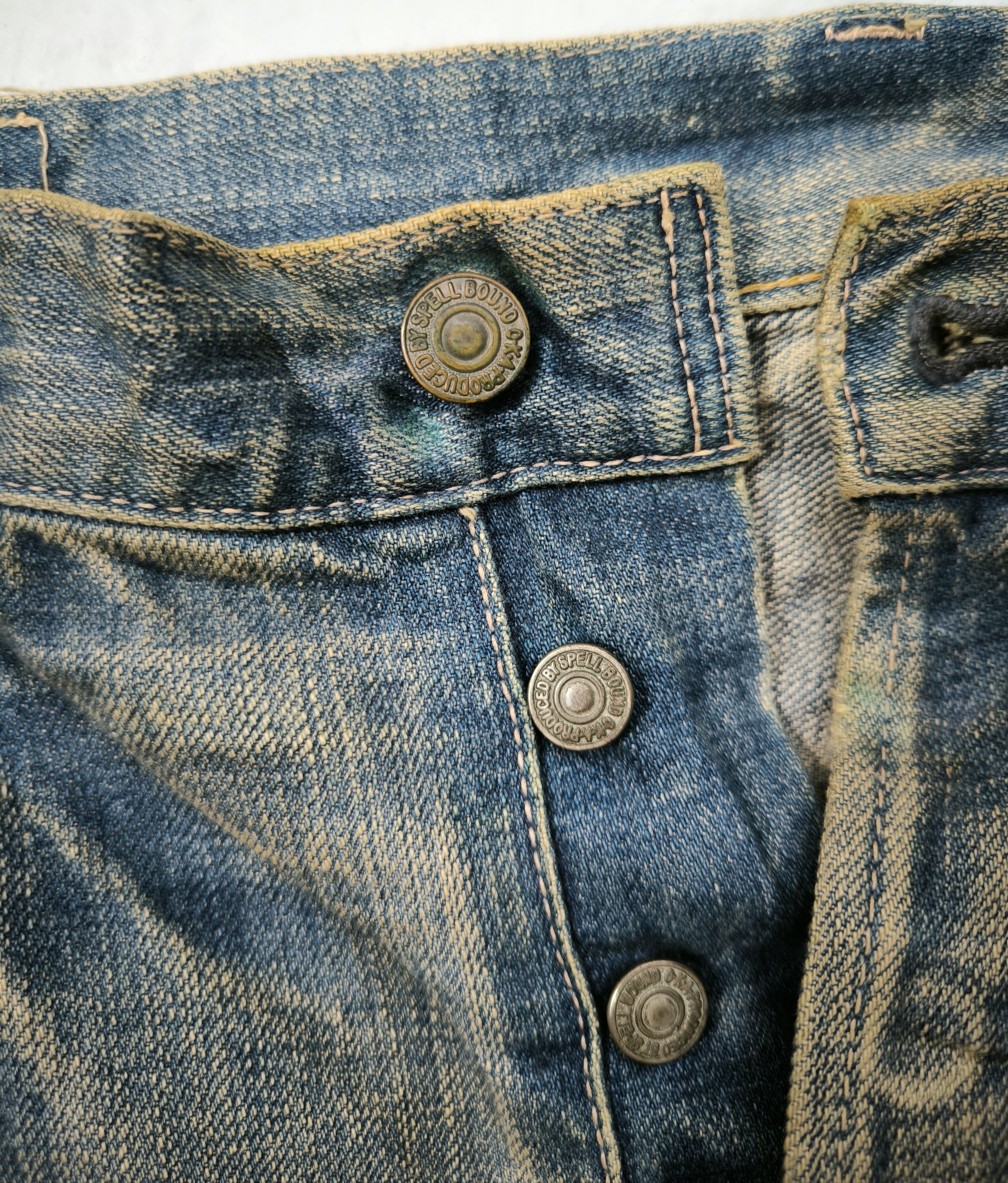 Spellbound SPELLBOUND distressed homeless relaxed jeans Size US 33 - 3 Thumbnail