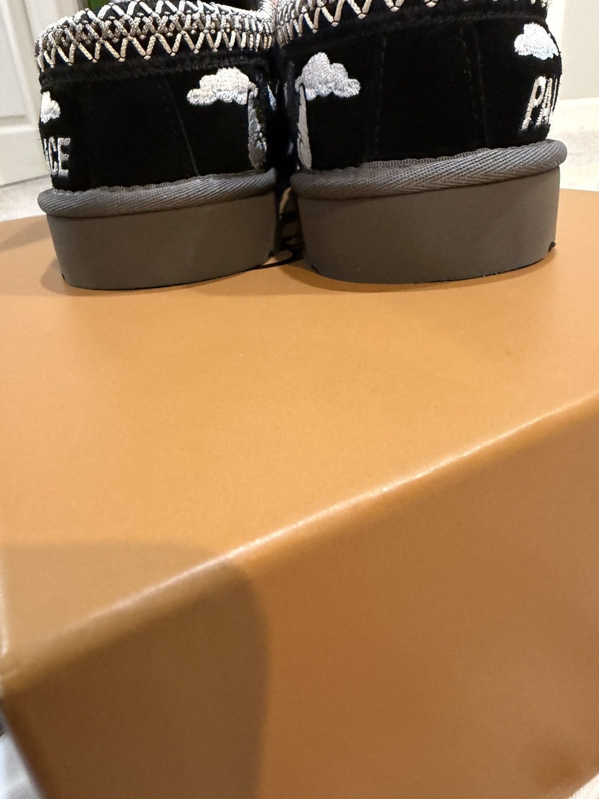 Ugg 2025 Palace x Looney Tunes x Ugg Tasman Size US 9 / EU 42 - 4 Thumbnail