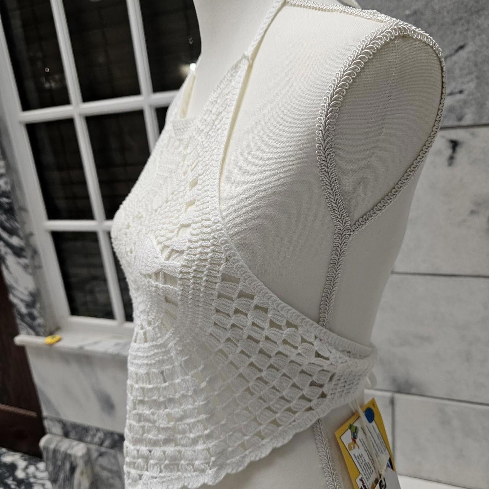 Designer Lovetree Design Women's White Crochet Halter Top Size L / US 10 / IT 46 - 4 Thumbnail