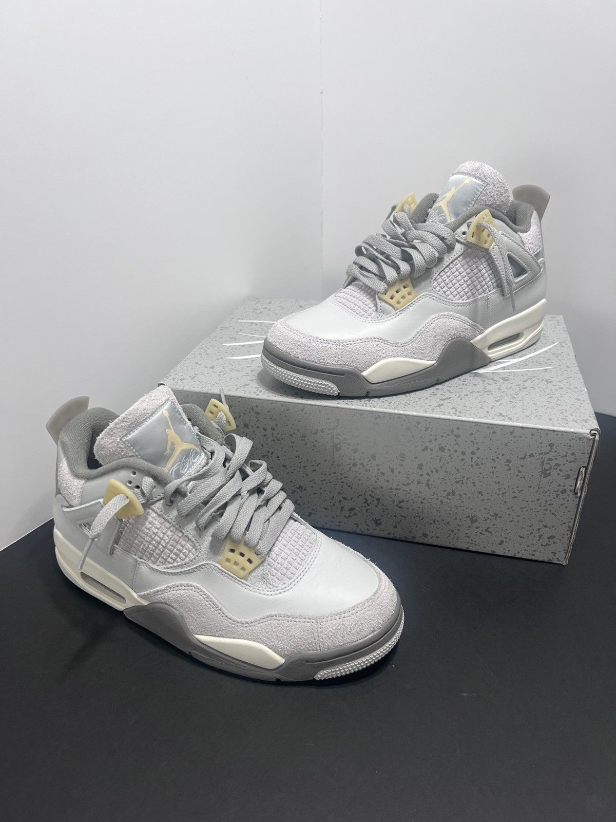 Jordan Brand Air Jordan 4 RETRO SE ‘Photon Dust’ Size US 8 / EU 41 - 1 Thumbnail