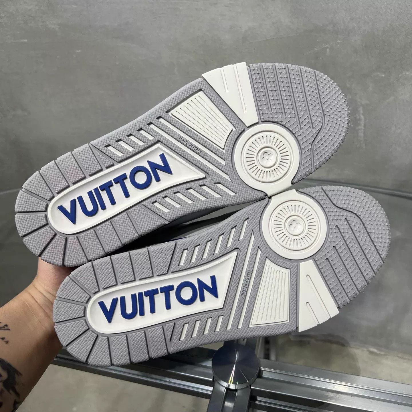 Louis Vuitton LV Trainer White & Blue Embossed UK3.5 37.5 Size US 7 / IT 37 - 7 Thumbnail