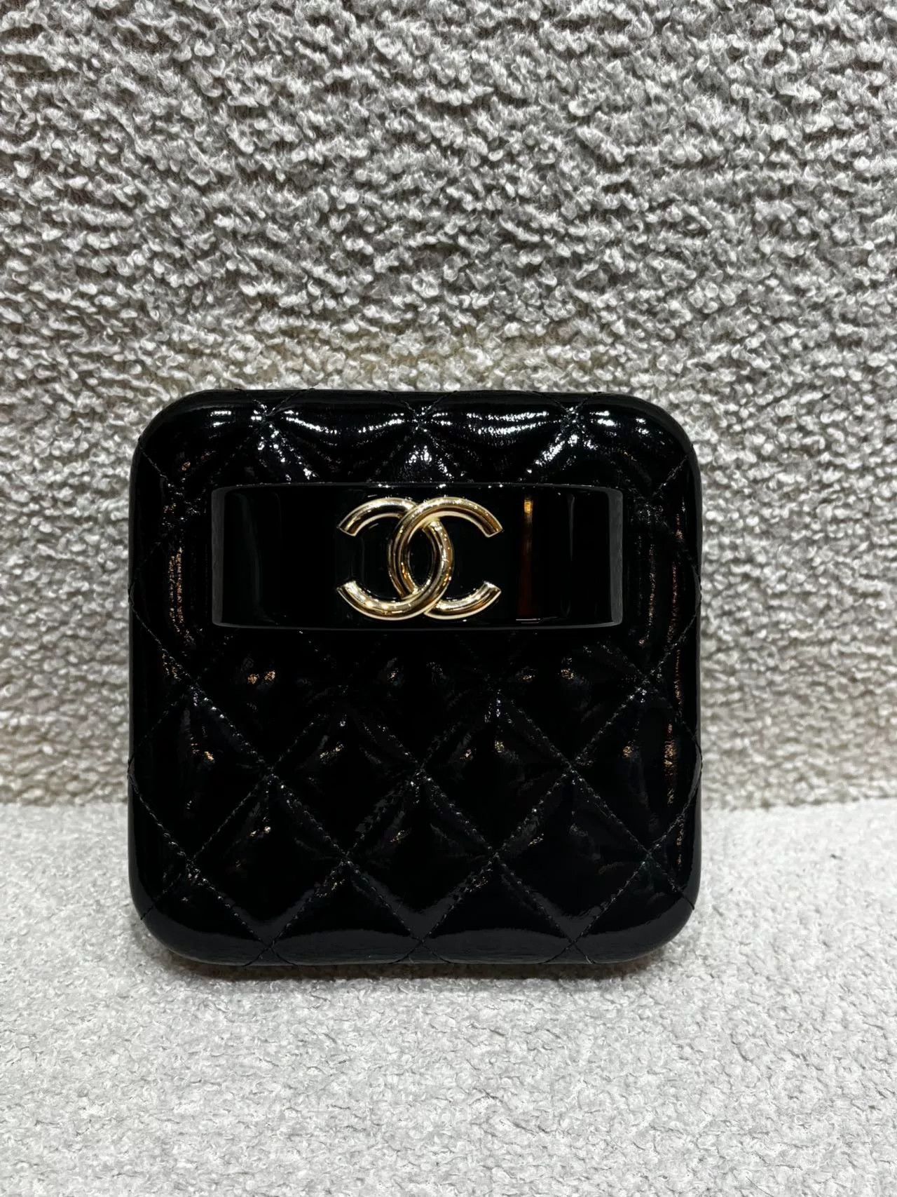Chanel Pre-loved Bag Very good condition Size ONE SIZE - 1 Thumbnail
