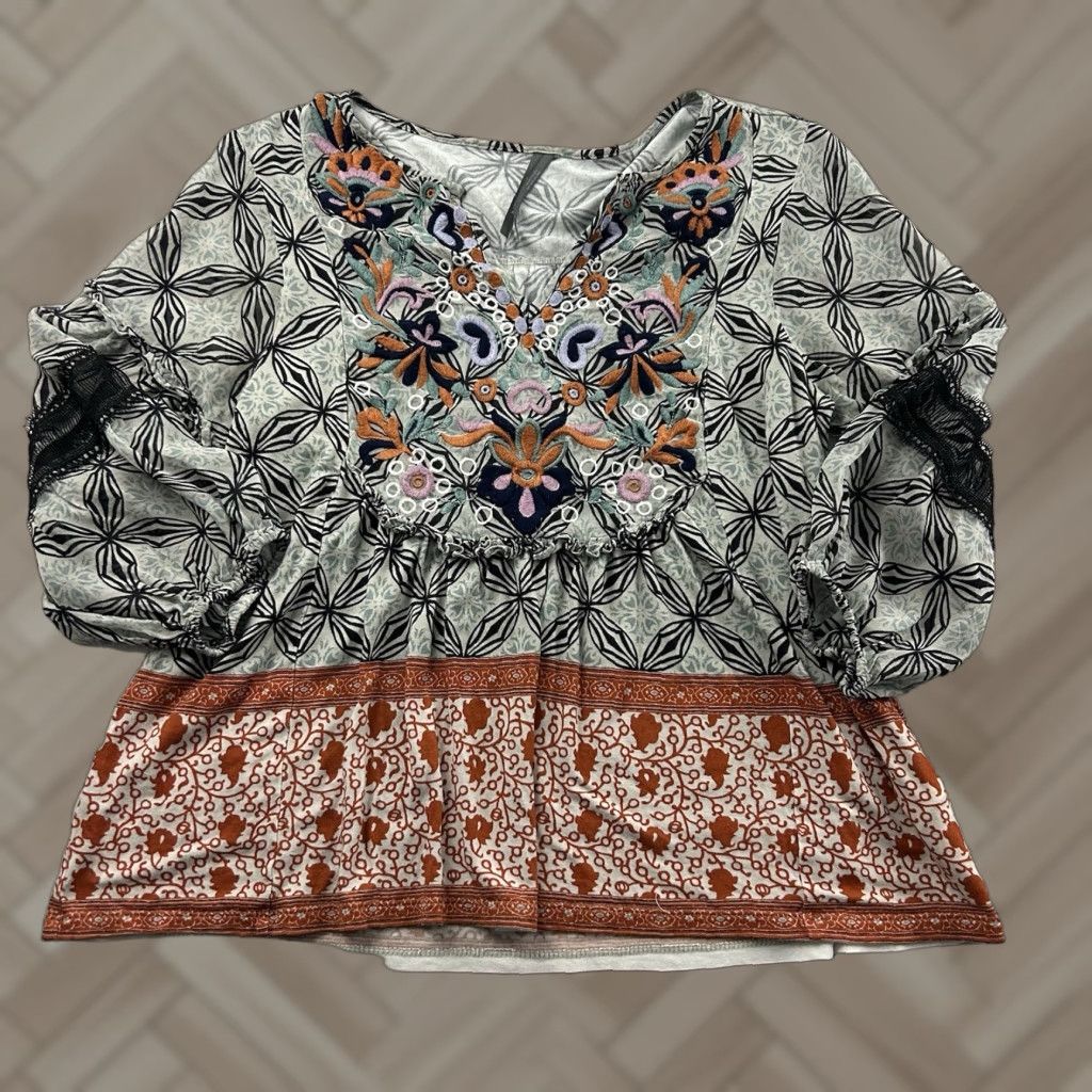Anthropologie Anthropologie Blouse Shirt 3/4 Sleeve Embroidered Floral Top Women's Small Gray Size S / US 4 / IT 40 - 1 Thumbnail