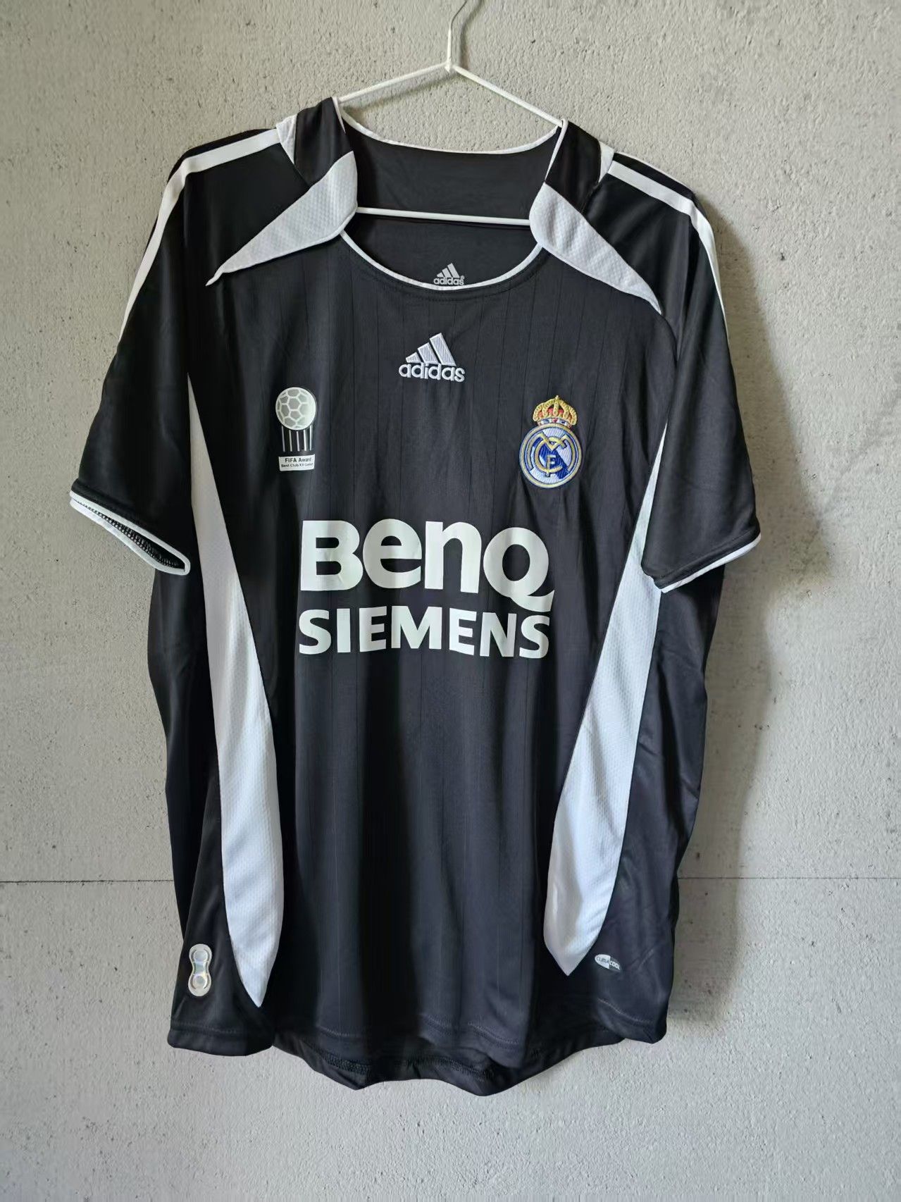 Other 2006 07 Real Madrid #23 David Beckham Jersey Size US S / EU 44-46 / 1 - 2 Thumbnail