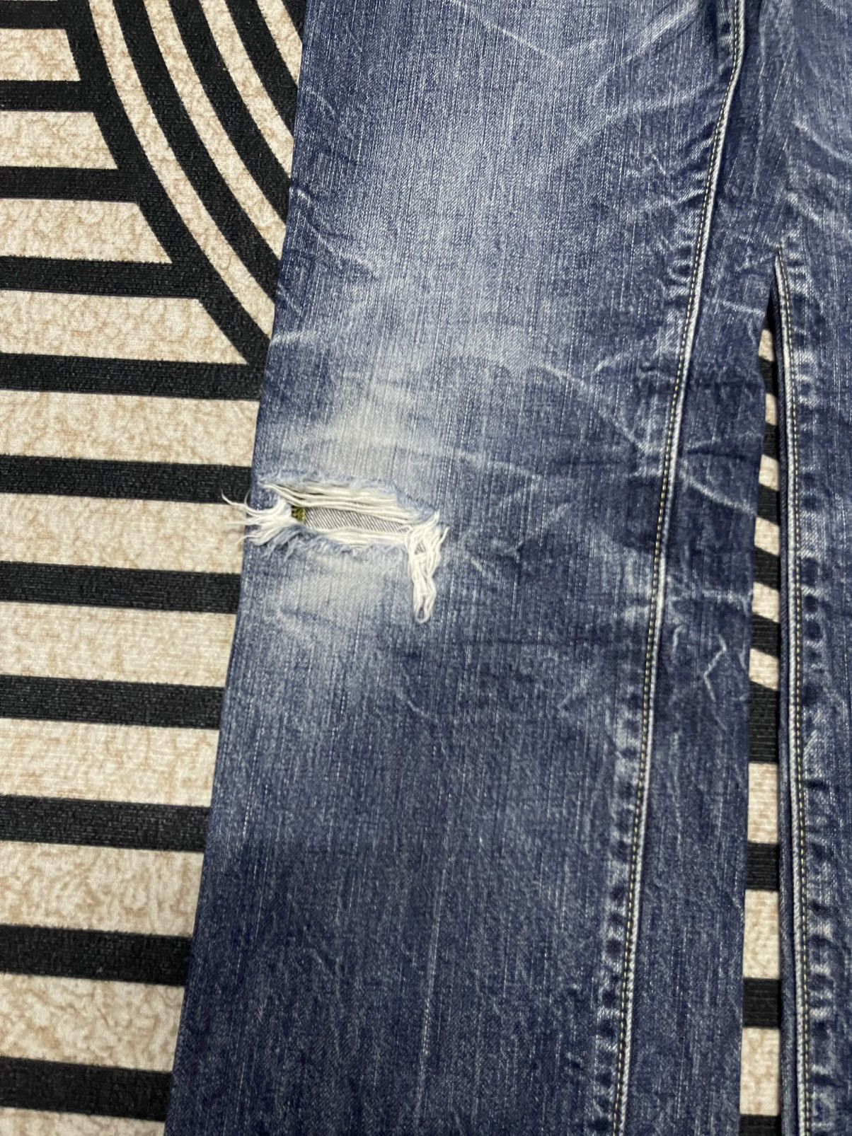 Beauty Beast 2000s UNIQLO MUDWASH DENIM DISTRESSED JEANS Size US 30 / EU 46 - 5 Thumbnail