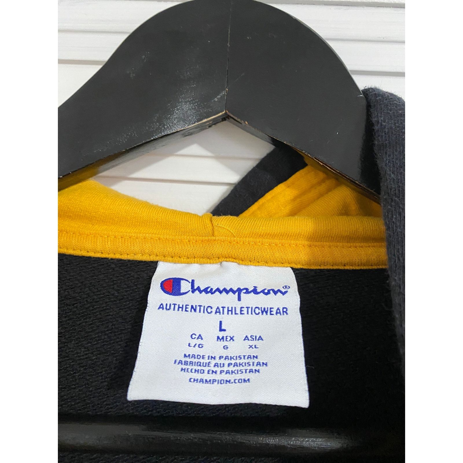 Champion Iowa Hawkeyes Stitched Hoodie Sweatshirt Size Large Size US L / EU 52-54 / 3 - 4 Thumbnail