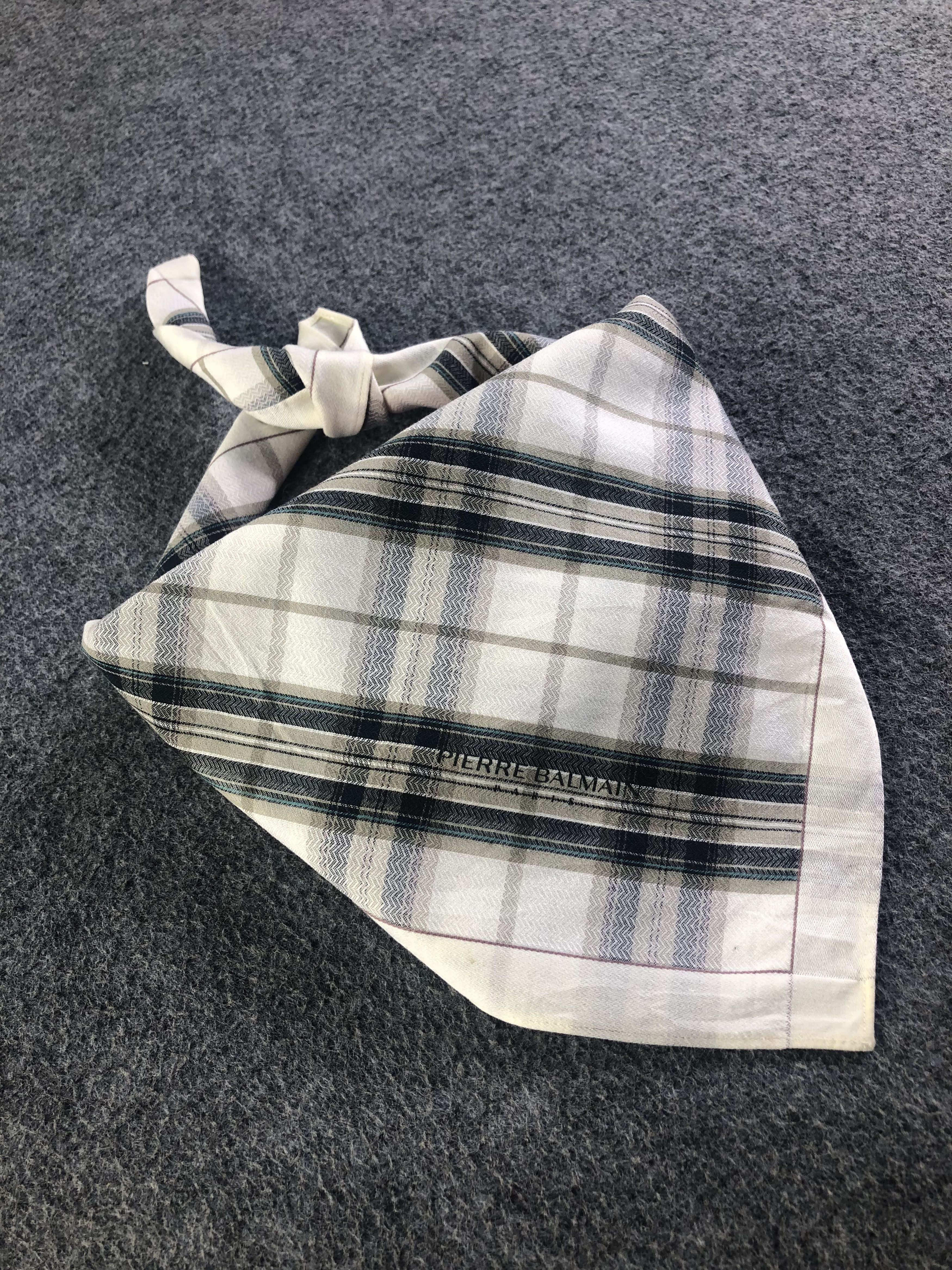 Pierre Balmain Pierre Balmain Handkerchief / Bandana / Neckerchief C521 Size ONE SIZE - 1 Thumbnail