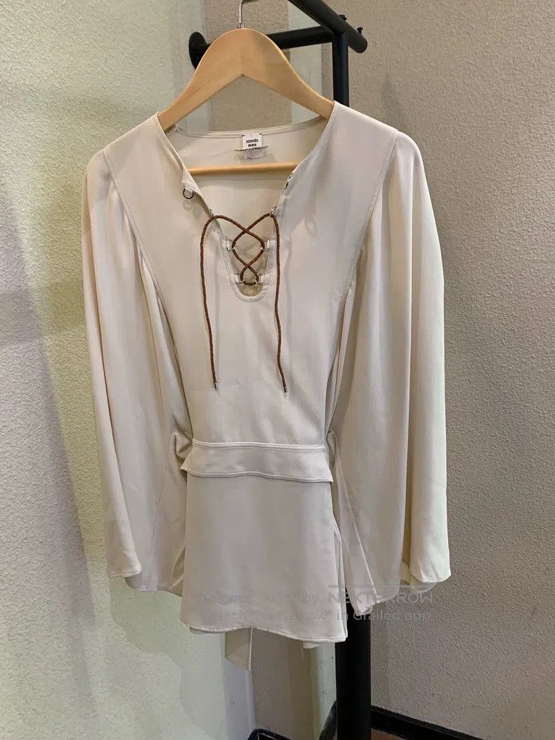 Hermes Hermes White Top with Tie Design, Decorated with Braided R Size XS / US 0-2 / IT 36-38 - 1 Thumbnail