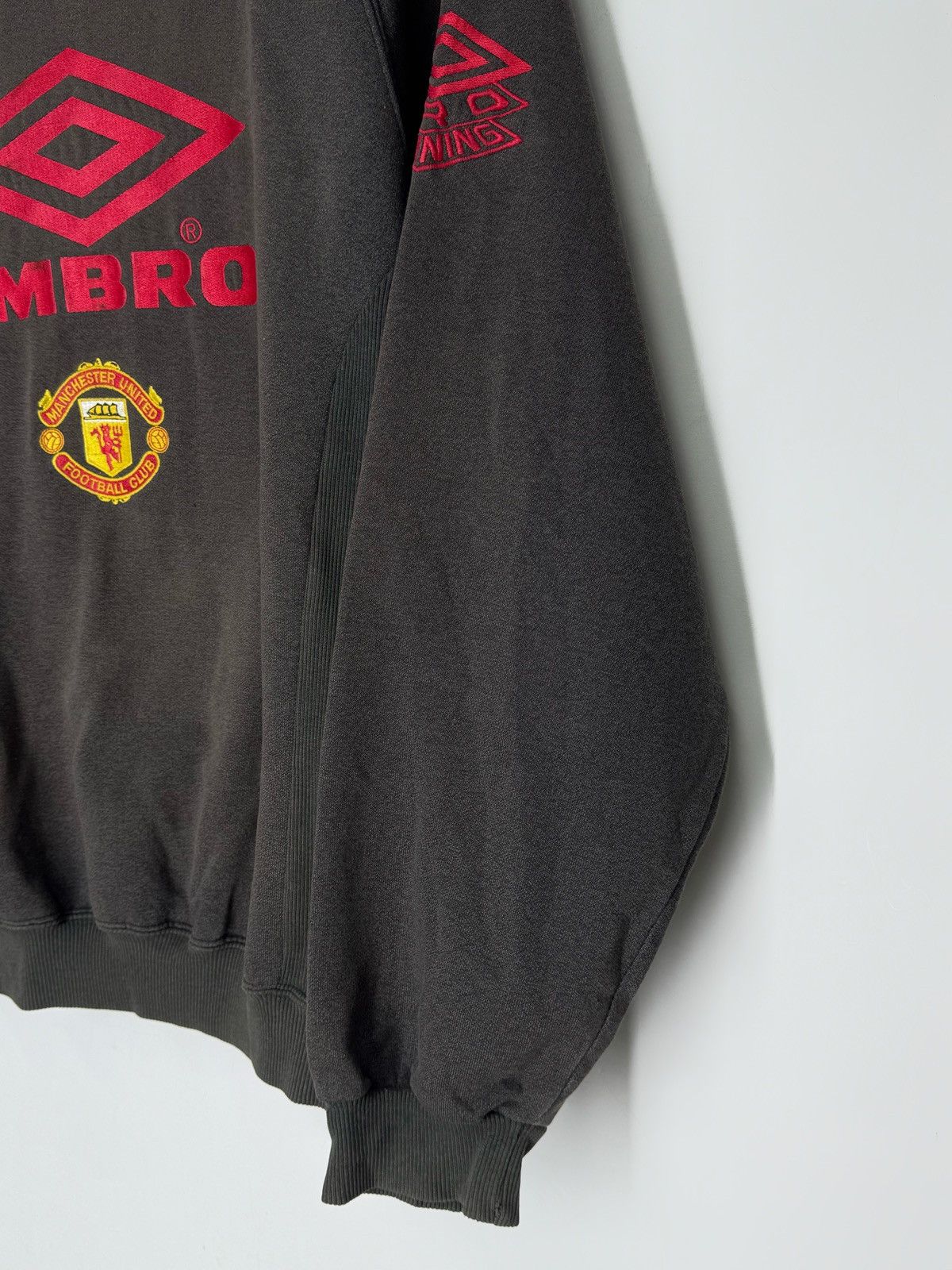 Umbro Vintage 90s Umbro Manchester United Sharp Sweatshirt Size US M / EU 48-50 / 2 - 8 Thumbnail