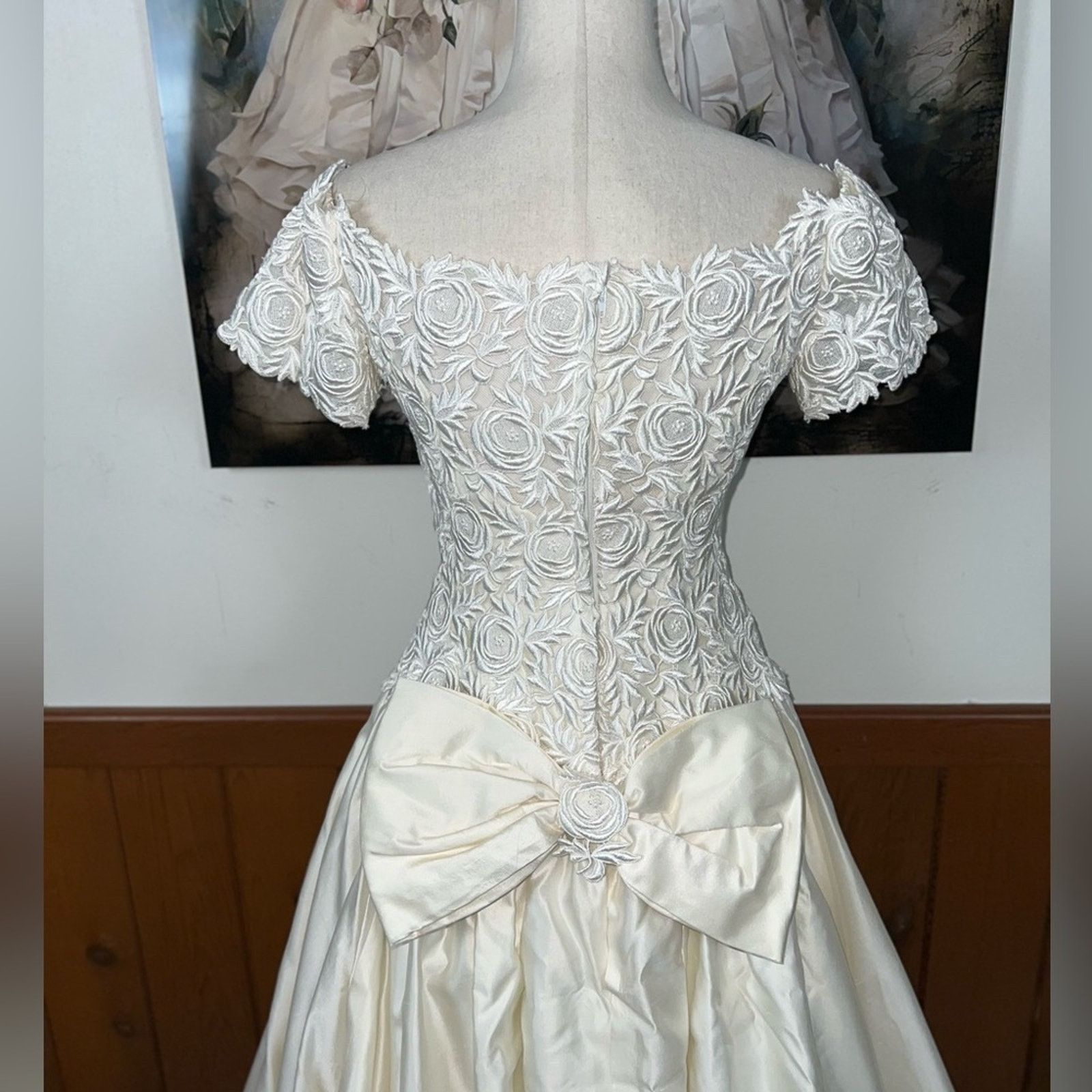 Vintage Gorgeous Vintage 1980s/90s Off Shoulder Silk Wedding Gown! Size M / US 6-8 / IT 42-44 - 6 Thumbnail