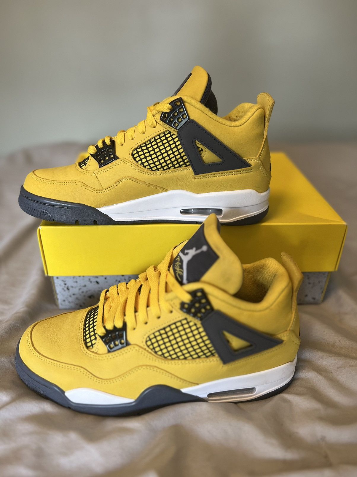 Jordan Brand × Nike Jordan 4 “Lighting” Size US 8 / EU 41 - 2 Thumbnail
