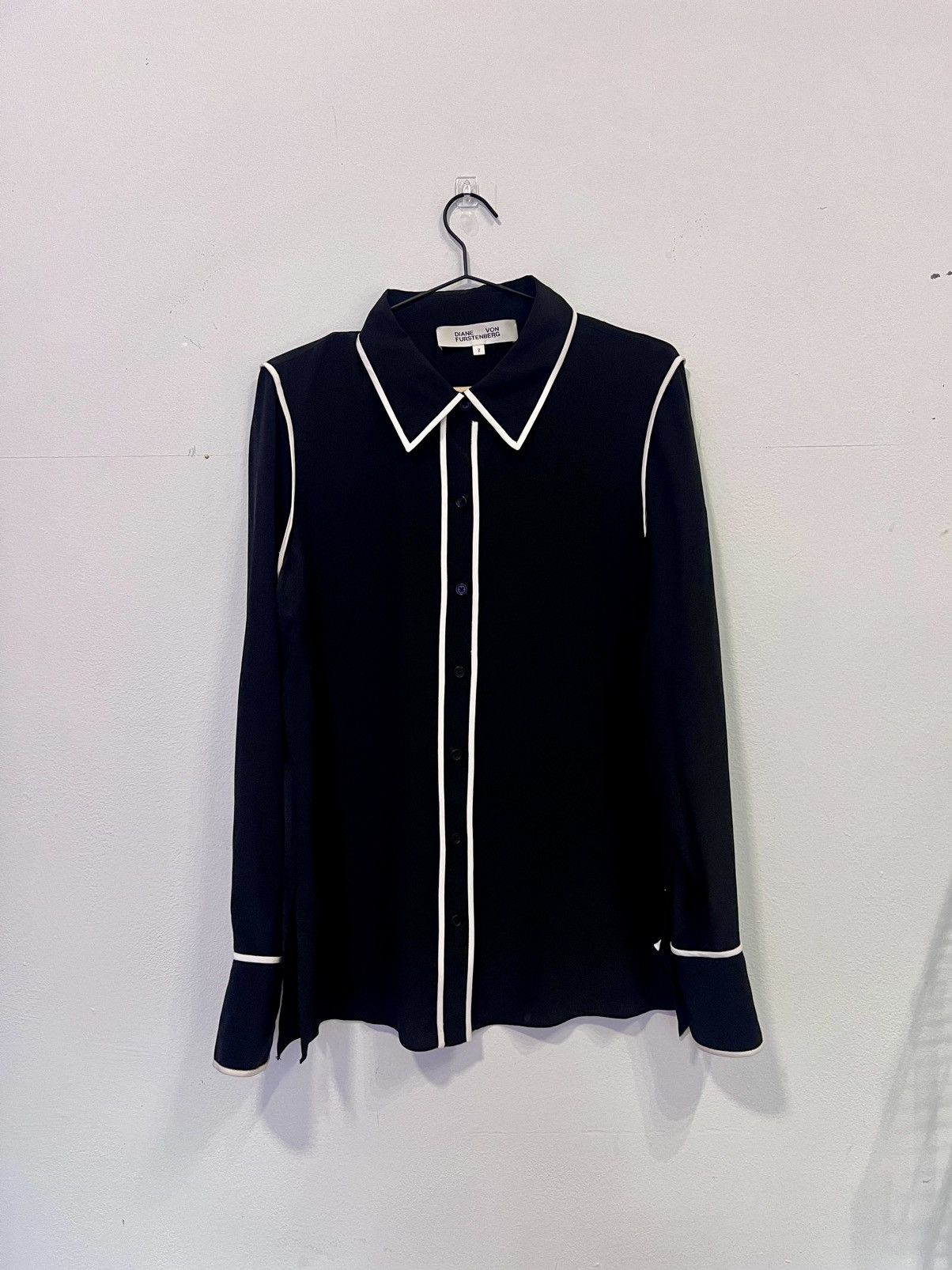 Diane von Furstenberg DVF 100% Silk Contrast Piping Blouse – Sz 2 Size S / US 4 / IT 40 - 1 Thumbnail