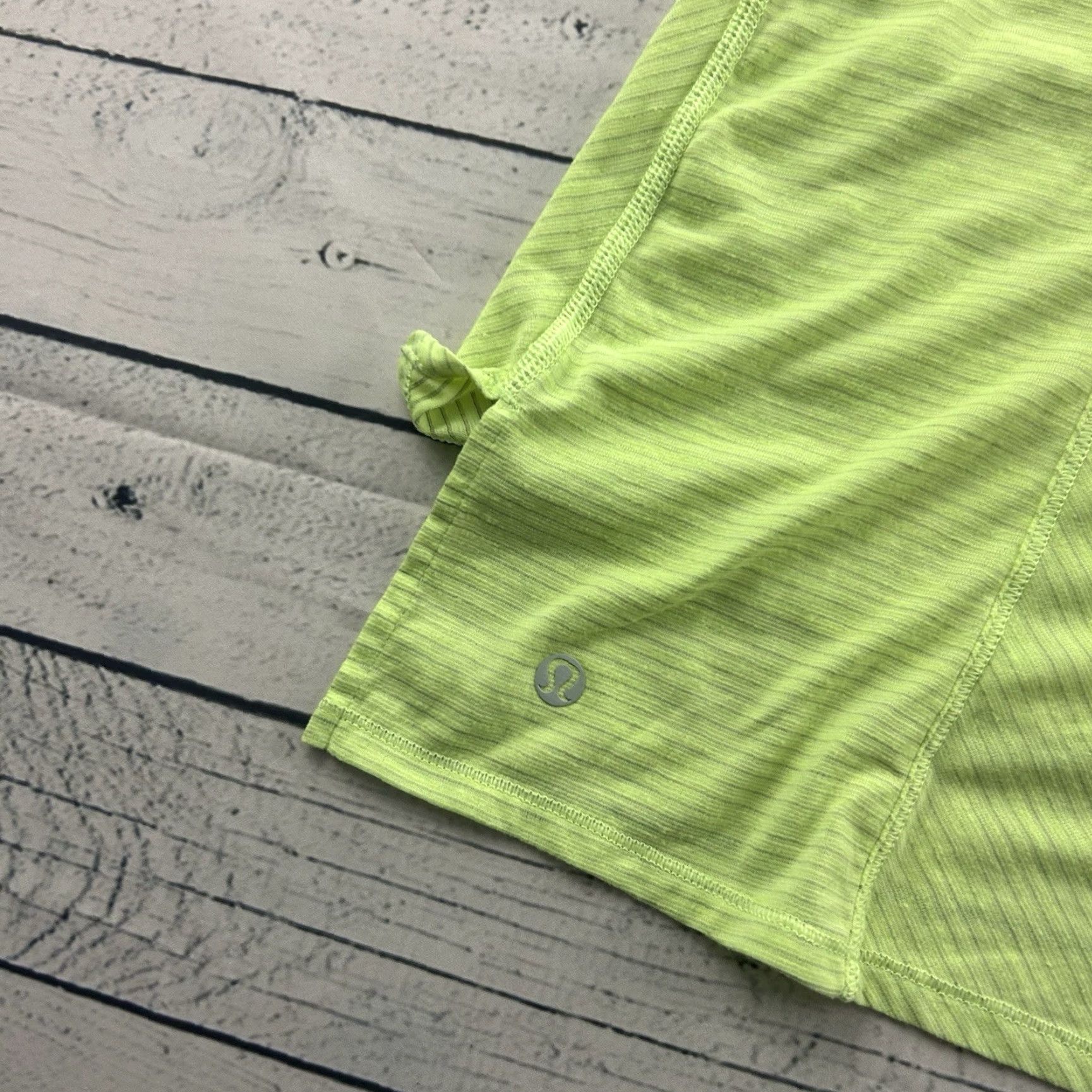 Lululemon Lululemon Athletic Short Sleeve Top Women's 6/8 Yellow Shirt T-Shirt Activewear 6 Womens Yellow 90s? Size M / US 6-8 / IT 42-44 - 4 Thumbnail
