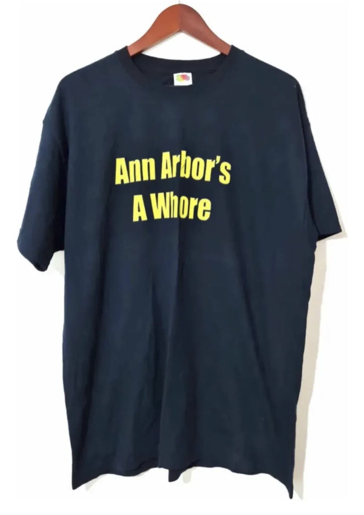 Vintage FOLT Vintage black HUMOR WHORE PRINT XL navy tshirt 2000s Size US XL / EU 56 / 4 - 1 Thumbnail
