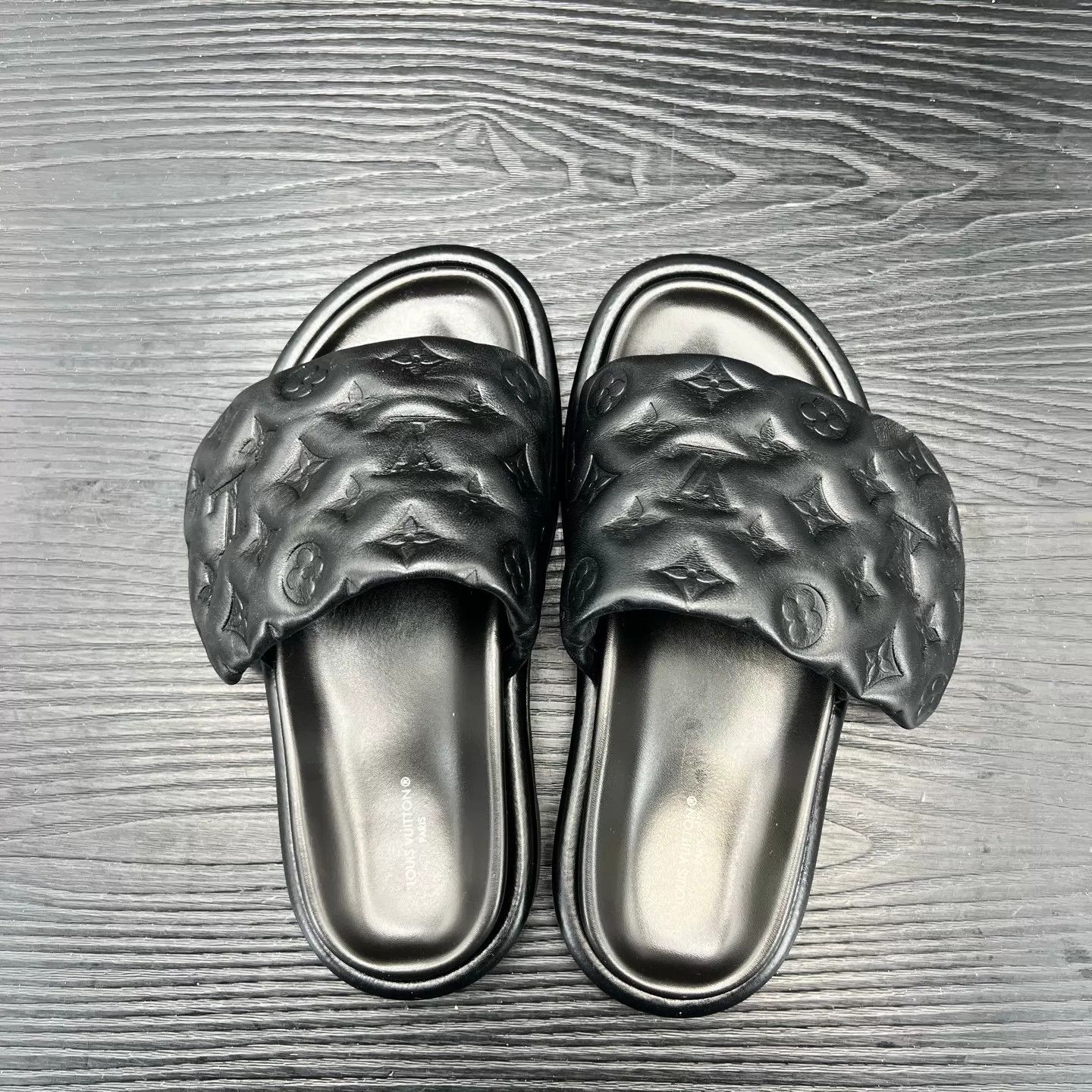 Louis Vuitton LV Embossed Leather All-over Print Slippers Size 38 Size US 7.5 / IT 37.5 - 5 Thumbnail