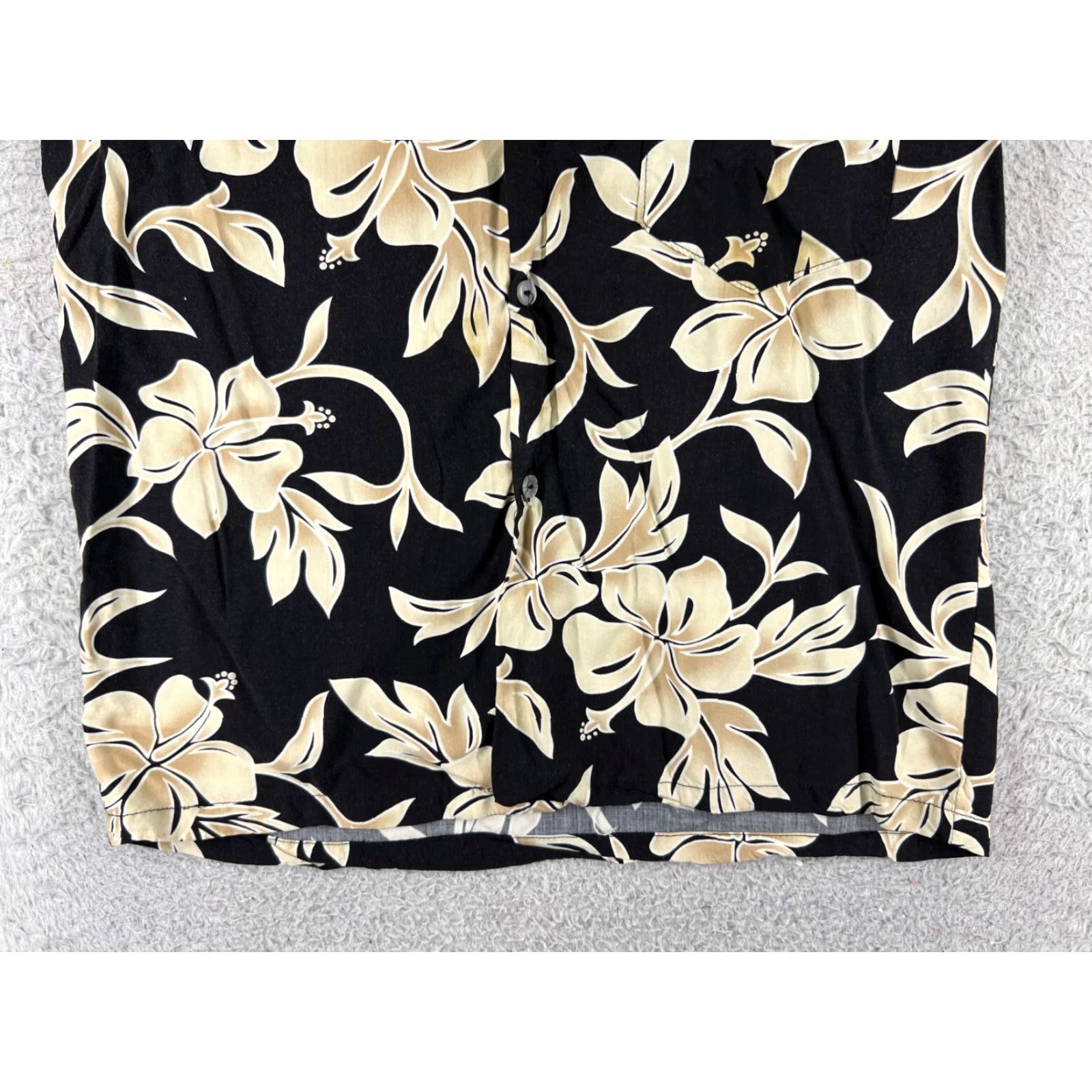 Vintage DH Creations Shirt Mens Small Black Beige Floral Hibiscus Polyester Hawaiian Size US S / EU 44-46 / 1 - 7 Thumbnail