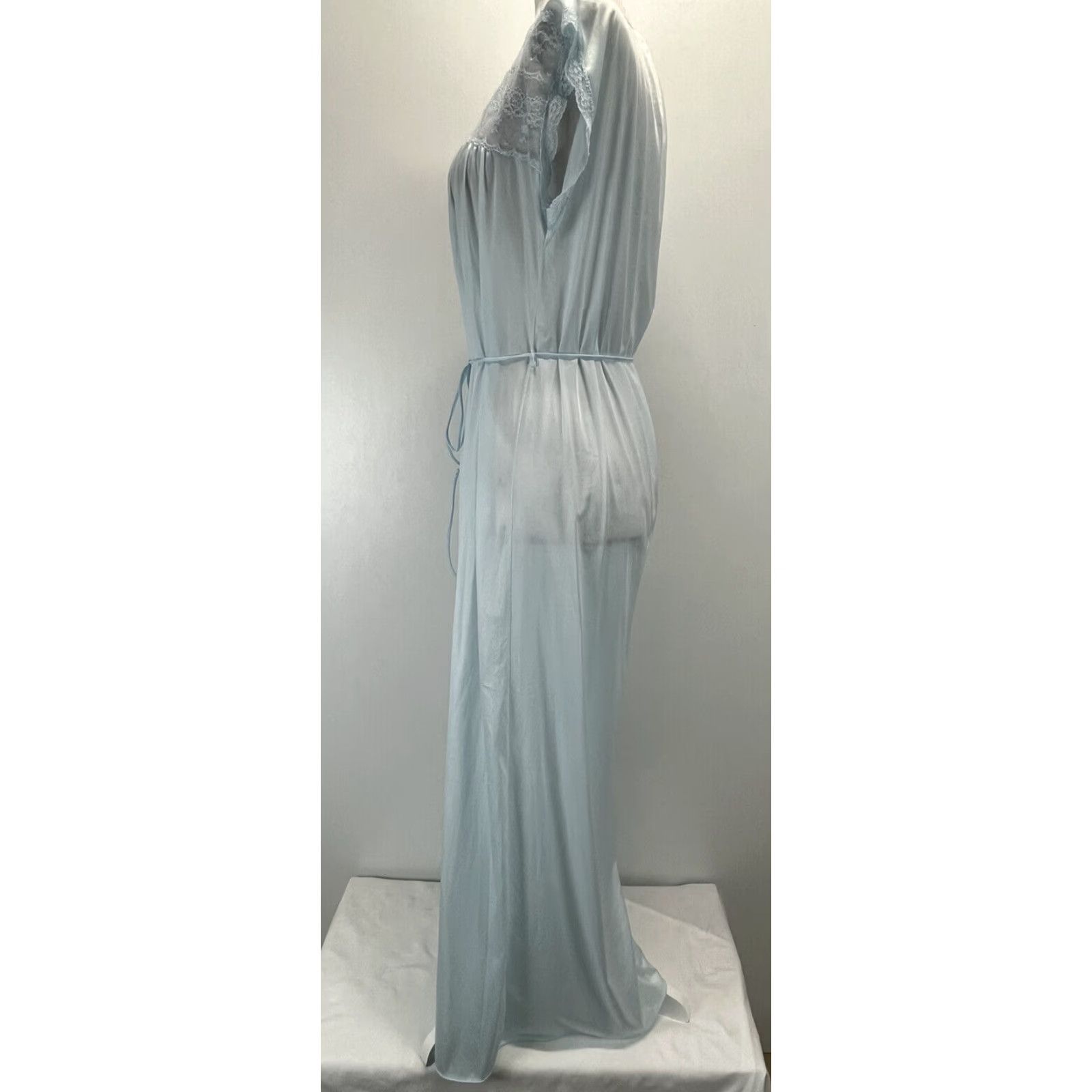 Vintage VINTAGE Vanity Fair Nylon Nightgown Small Pale Blue Belted 1970s Women Size ONE SIZE - 2 Thumbnail