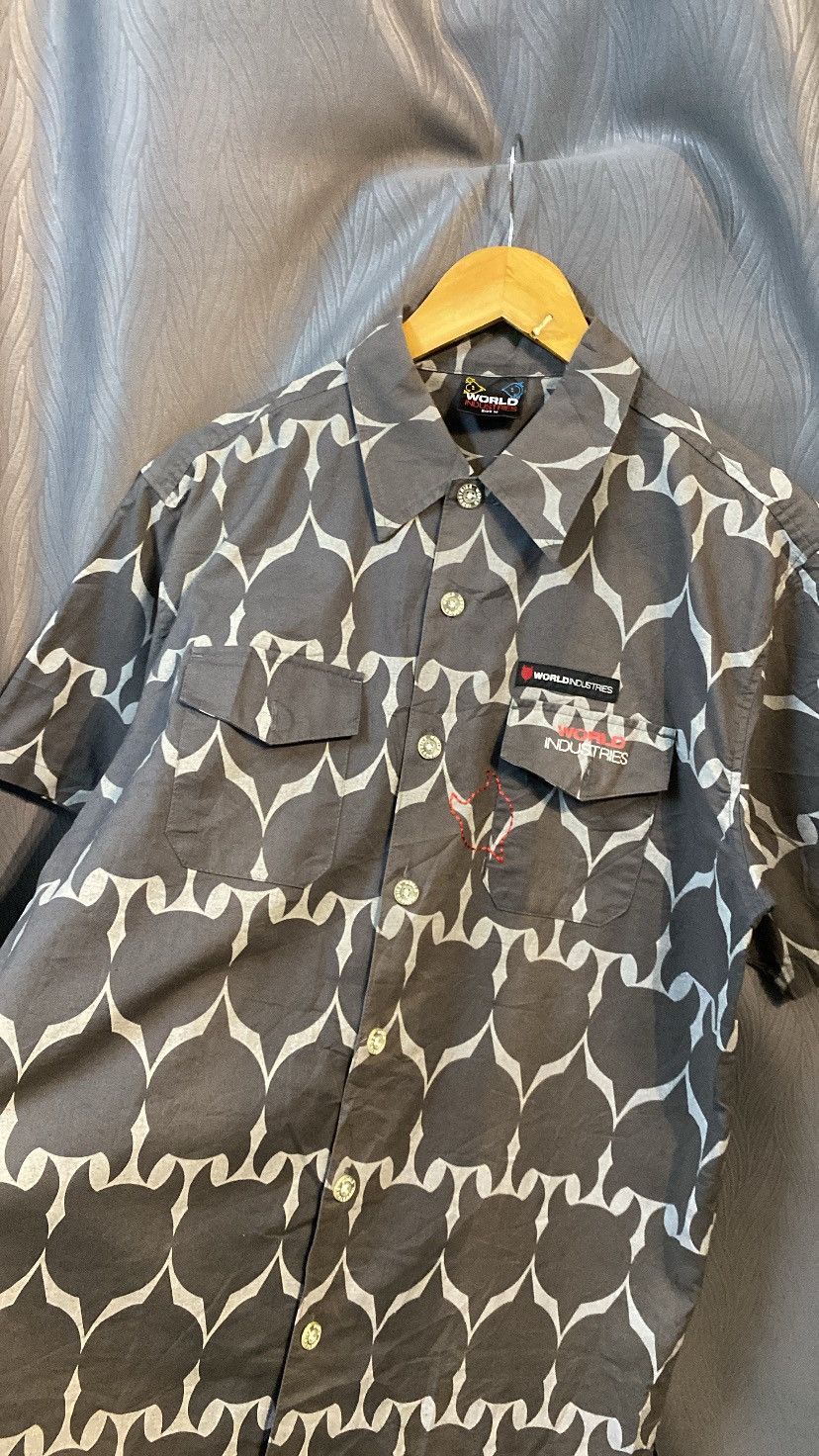 World Industries WORLD INDUSTRIES AOP BUTTON UP Size US M / EU 48-50 / 2 - 5 Thumbnail