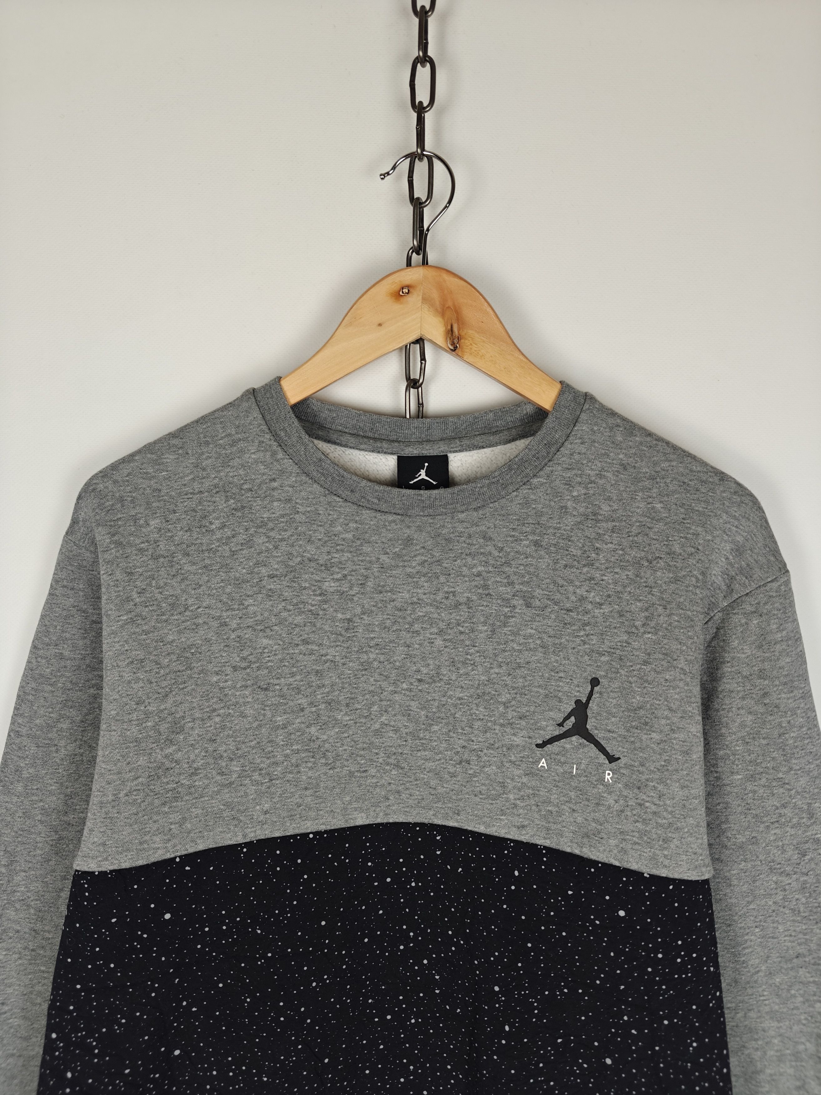 Jordan Brand Nike Air Jordan Sweatshirt Crewneck Pullover Gray size L Size US L / EU 52-54 / 3 - 2 Thumbnail