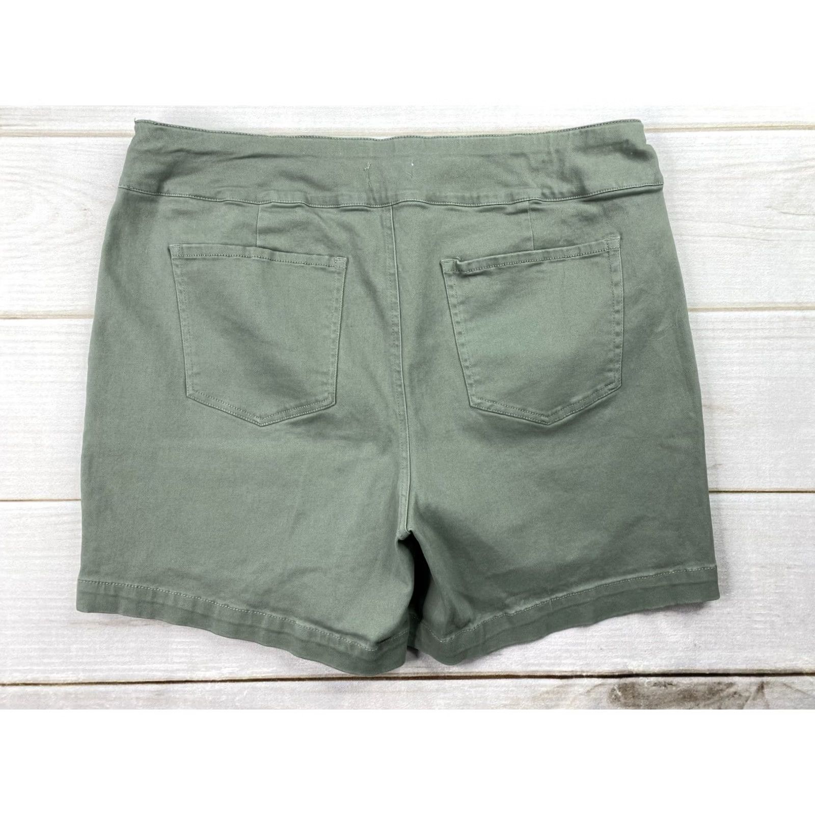 Vintage WESTBOUND Pull-on Shorts Womens 16 Green Button Detail Stretch Twill Pockets Size 38" / US 16 / IT 52 - 7 Thumbnail
