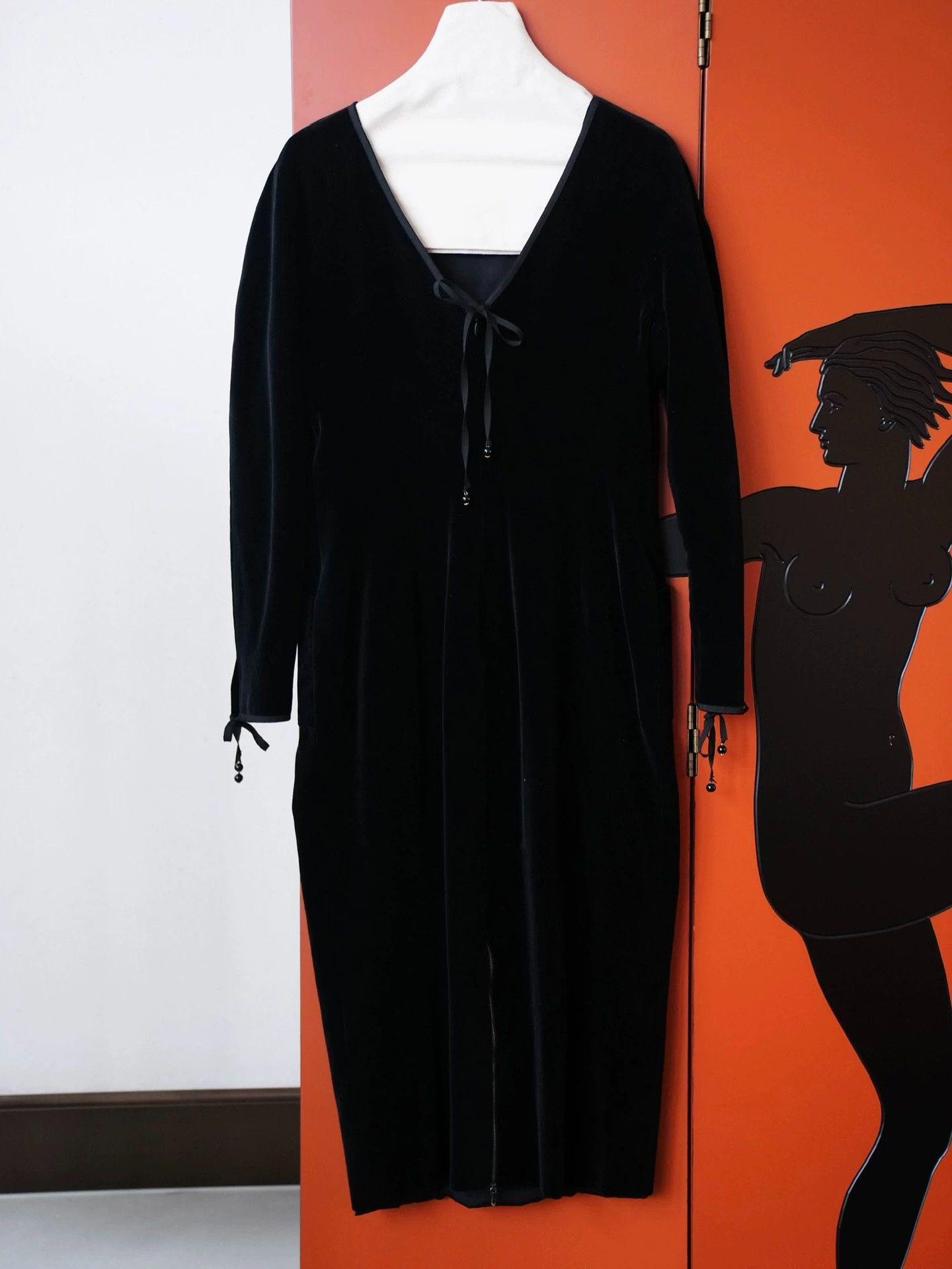 Chanel Chanel Vtg Black Velvet Dress w/ Deep V Open Back, Back Ties Size S / US 4 / IT 40 - 3 Thumbnail
