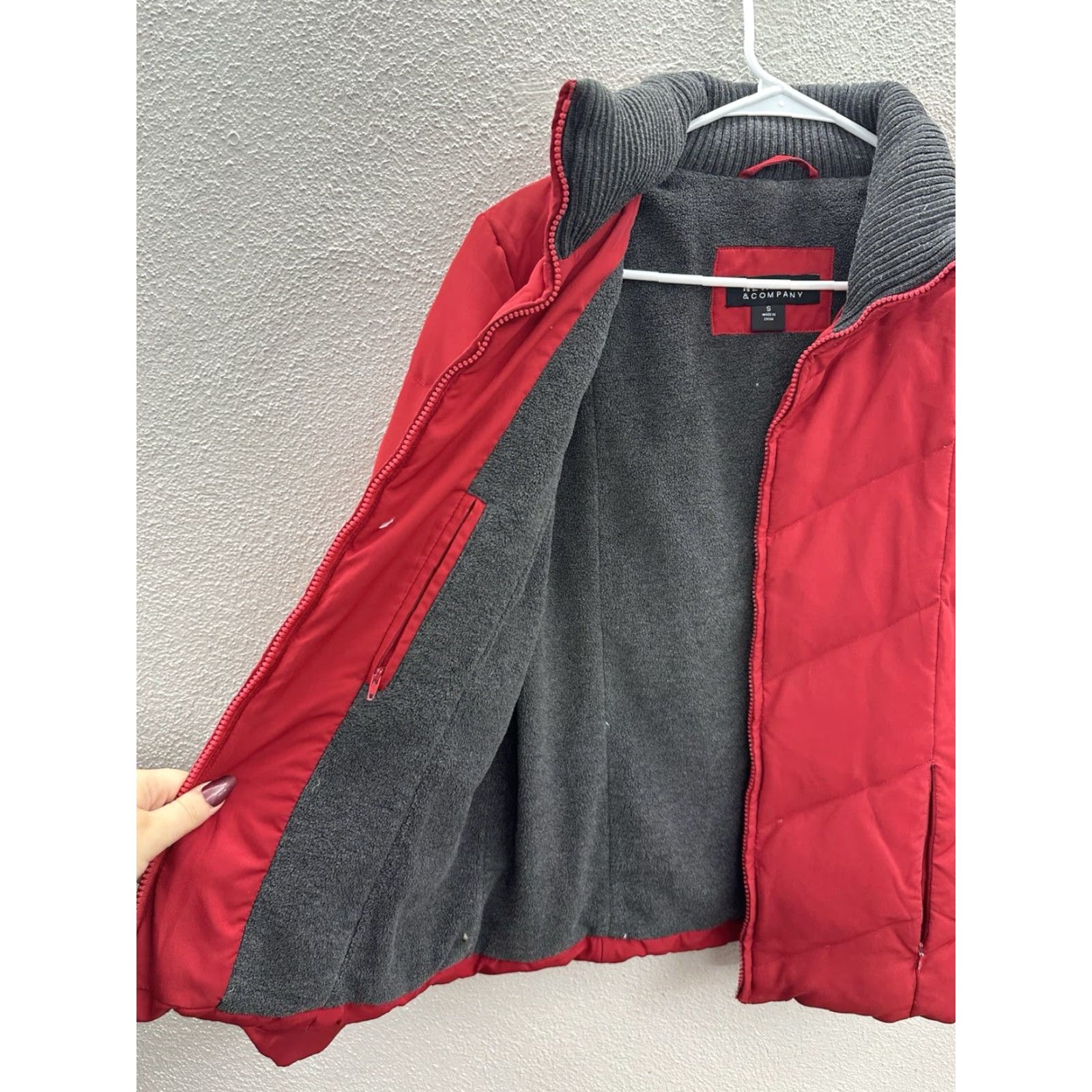 Vintage New York & Company Jacket Womens Size Small Red Down Puffer Zip Up Lined Regular Insulated Short Sleeve: N/A Size S / US 4 / IT 40 - 5 Thumbnail