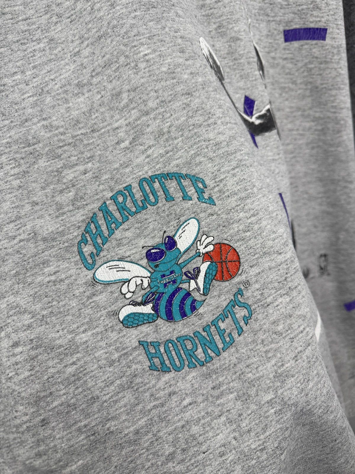 Starter 🇺🇸 Vintage 90s Charlotte Hornets Larry Johnson NBA Sweatshirt Size US M / EU 48-50 / 2 - 5 Thumbnail