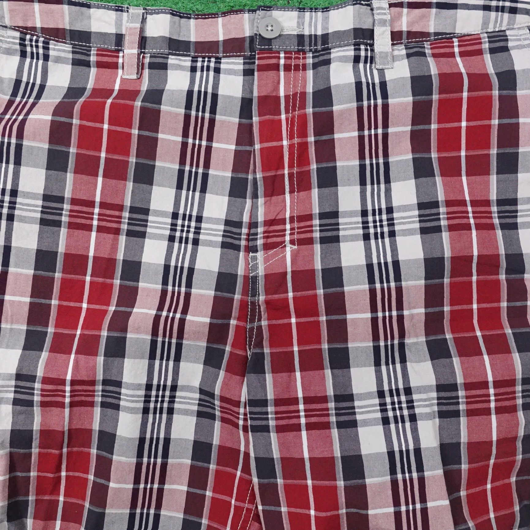 Croft & Barrow Vintage Croft & Barrow Red Check Cotton Flat Front Chino Shorts Adult Size 38 Mens Size US 38 / EU 54 - 2 Thumbnail