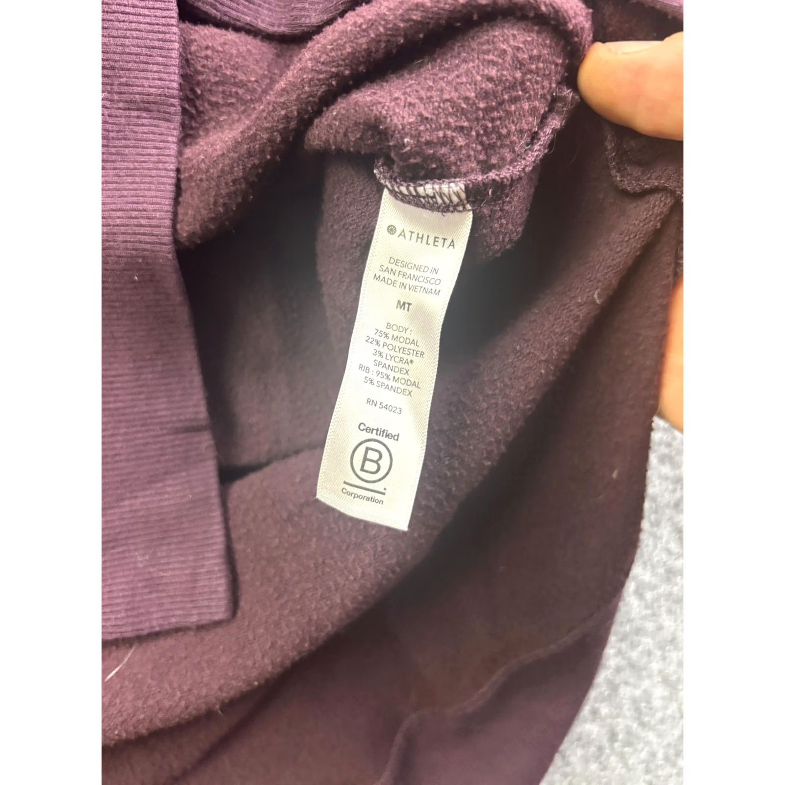 Athleta Athleta Sweatshirt Womens MT Tall Purple Fleece Pullover Crewneck Thumbholes Size M / US 6-8 / IT 42-44 - 6 Thumbnail