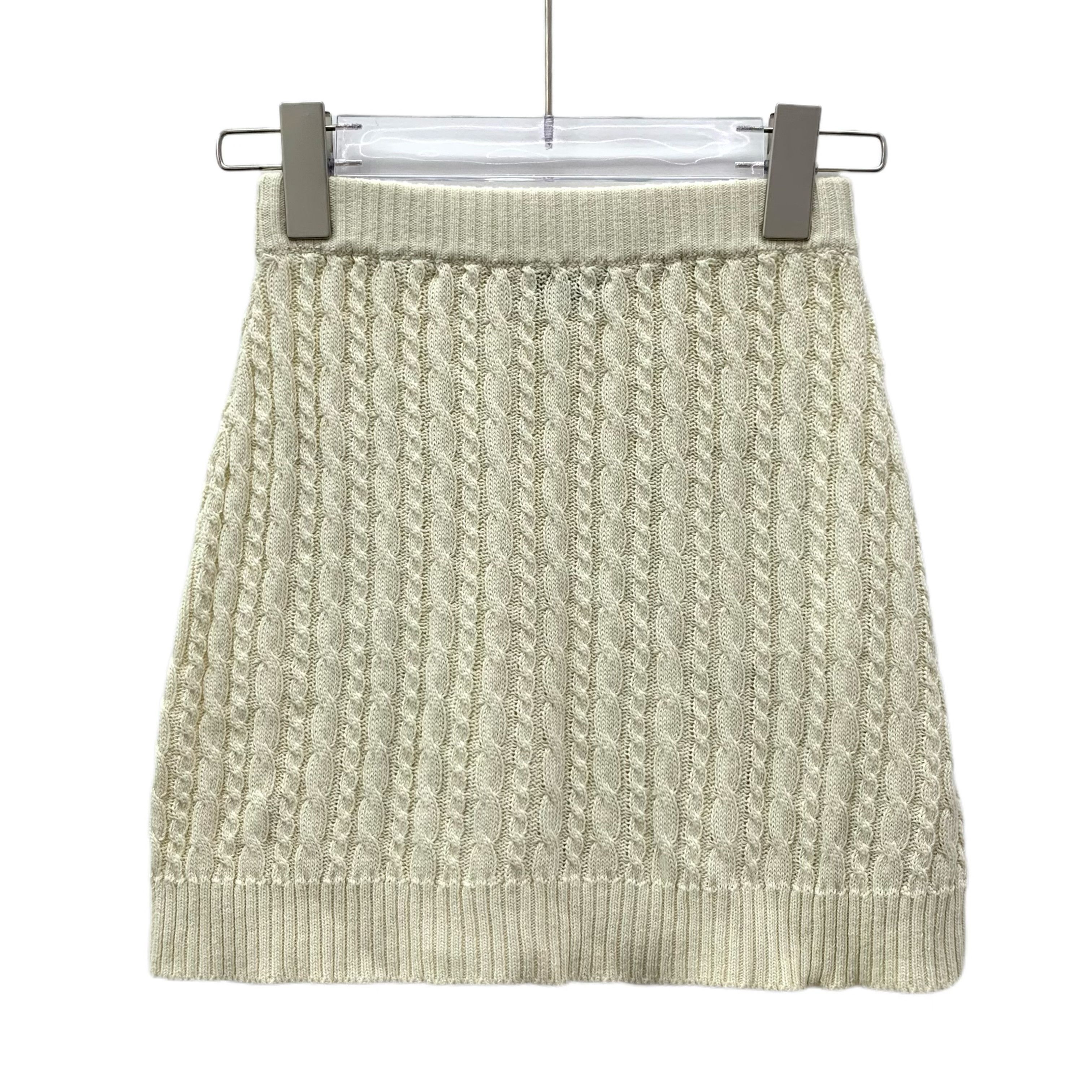 Miu Miu Miu Miu Plaid Pleated Skirt Belted (Size ML) Size 28" / US 6 / IT 42 - 5 Thumbnail