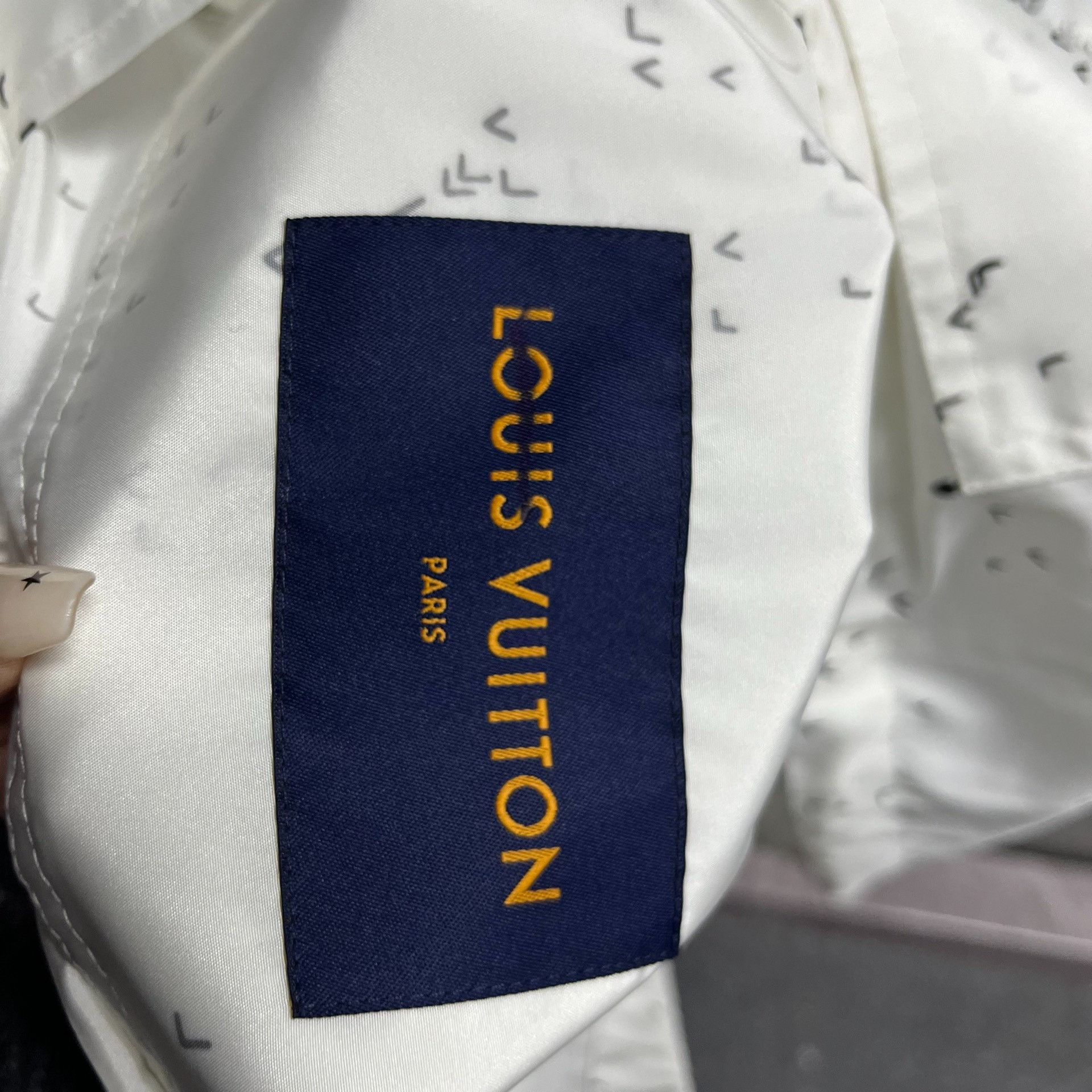 Louis Vuitton Louis Vuitton latest full white plaid print windbreaker jac Size US M / EU 48-50 / 2 - 5 Thumbnail
