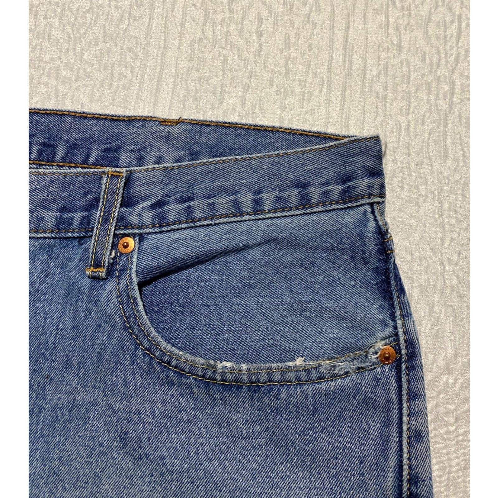 Levi's Levi's 550 Jean Shorts Men 40×11 Blue Hemmed Denim Bermuda 5-Pocket Relaxed Regular Adult Medium Blue Jeans Size US 40 / EU 56 - 5 Thumbnail