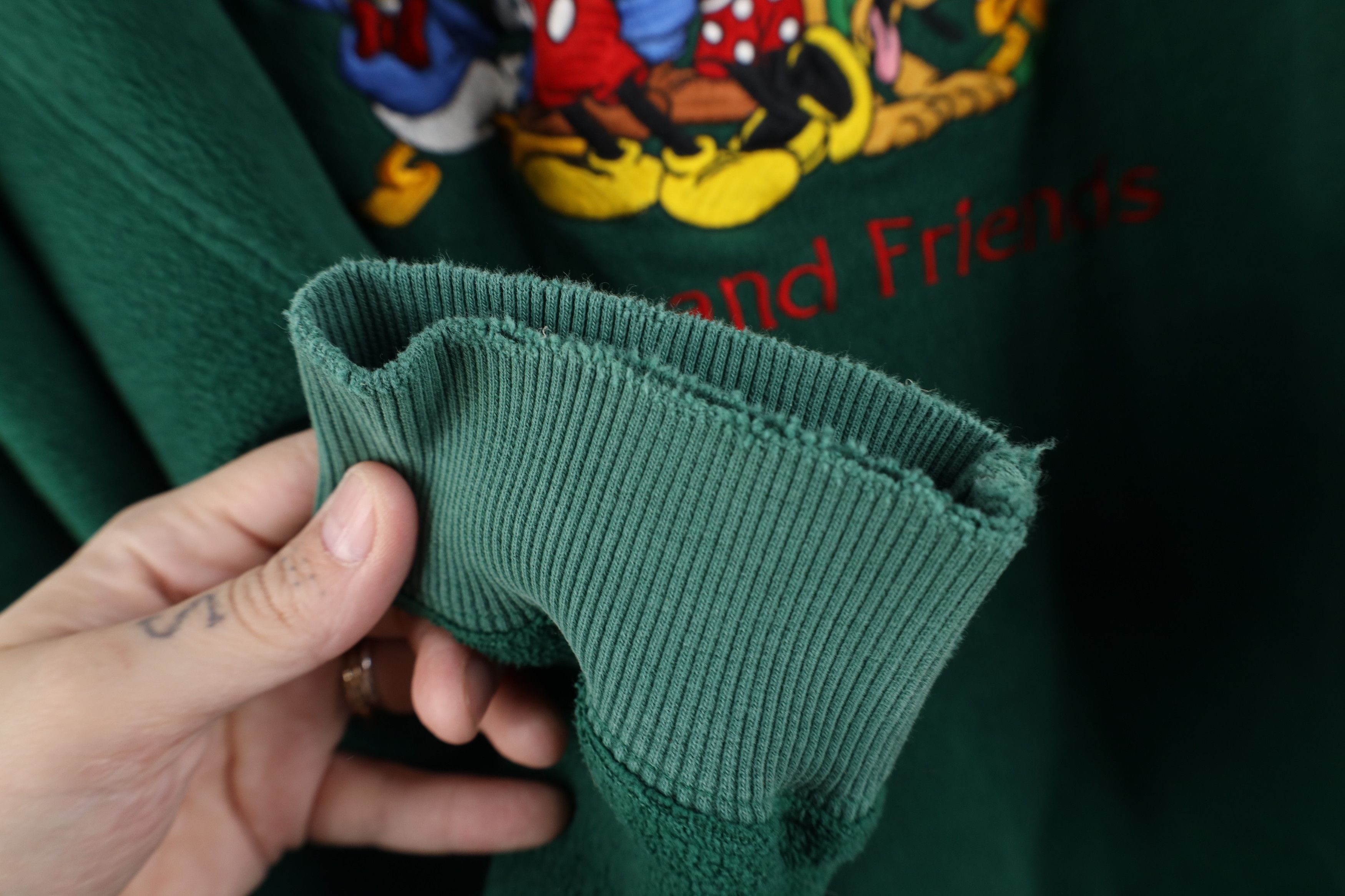 Disney Vintage 90s Disney Mickey Mouse and Friends Sweatshirt Size US L / EU 52-54 / 3 - 11 Thumbnail