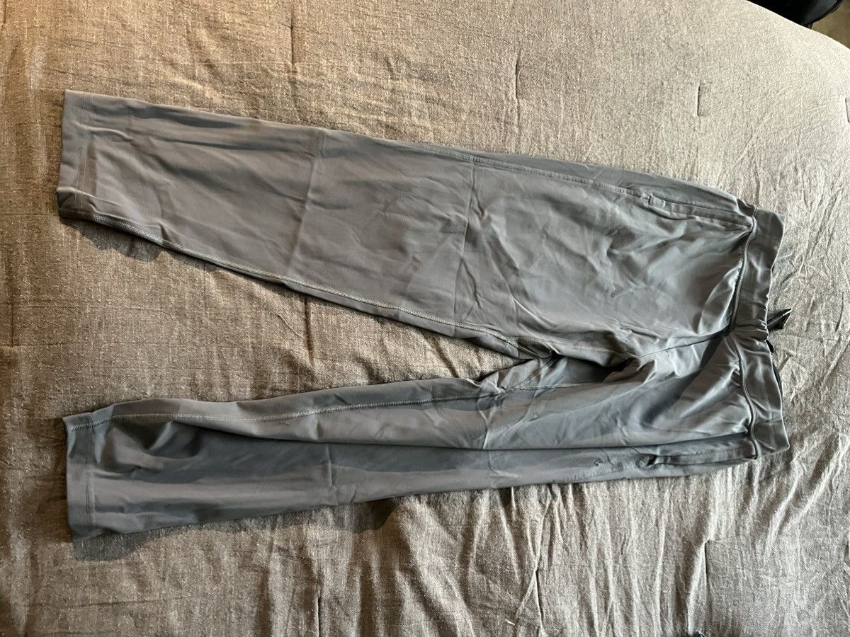 Lululemon Lululemon Tapered Sweatpants Size US 32 / EU 48 - 3 Thumbnail