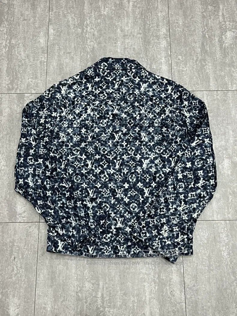 Louis Vuitton Louis Vuitton Airbrushed logo printed long-sleeved shirt Size US S / EU 44-46 / 1 - 2 Thumbnail