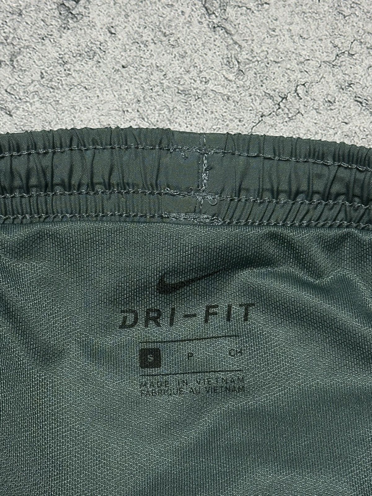 Nike Nike Dri-Fit Big Swoosh Logo Shorts Size US 30 / EU 46 - 8 Thumbnail
