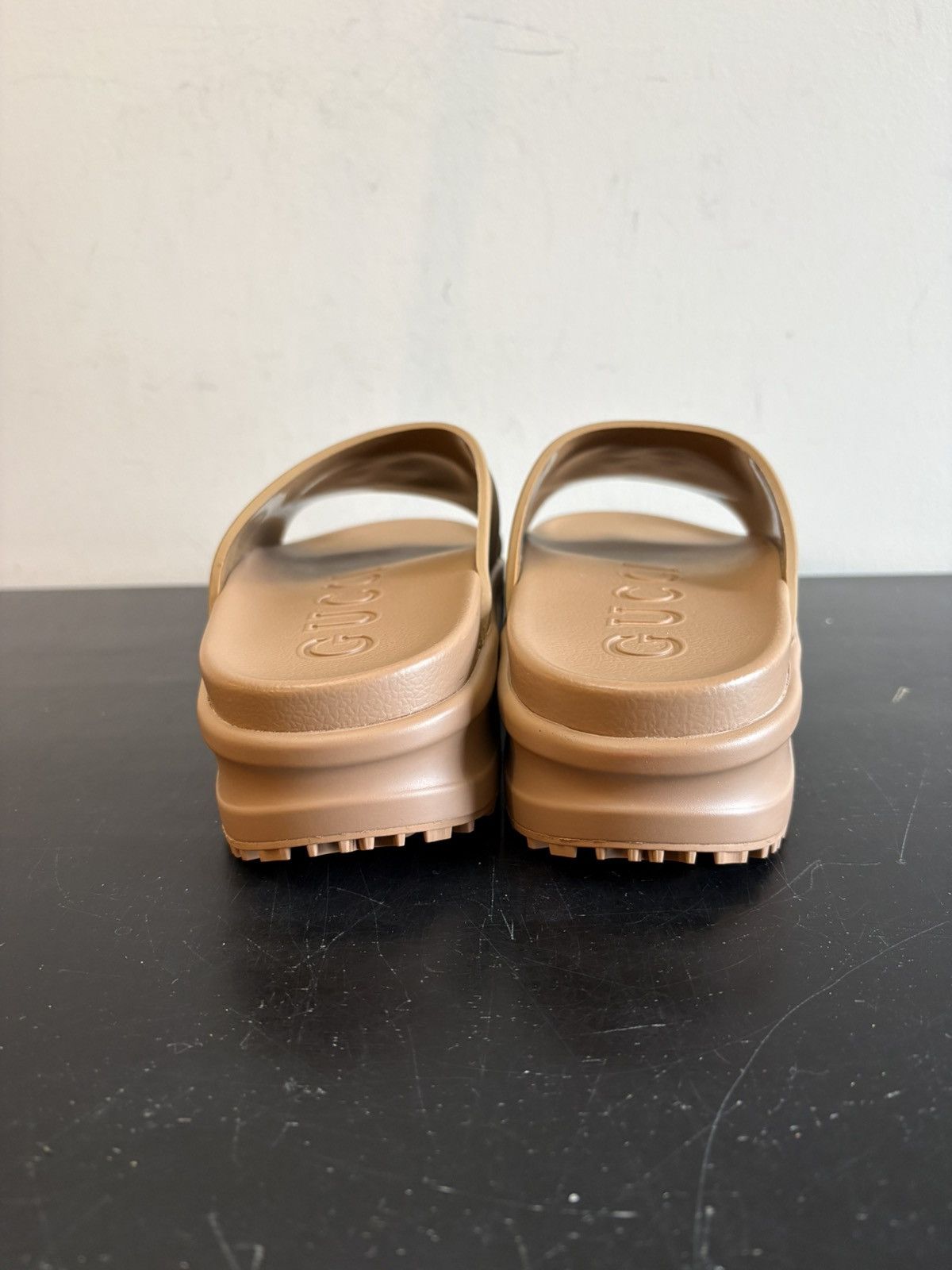 Gucci Gucci GG Interlocking Platform Rubber Slides Brown Size US 7 / EU 40 - 5 Thumbnail