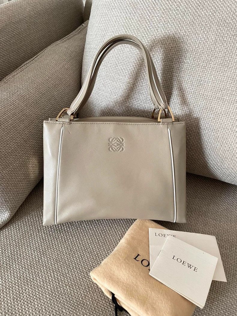 Loewe loewe Lambskin tote bag 2503-Nextarrow Size ONE SIZE - 1 Thumbnail