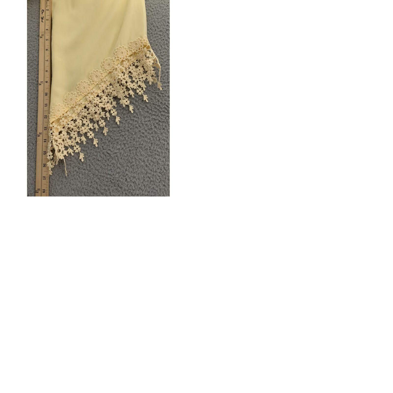 Melissa Melissa Paige Pullover Tunic Women’s Petite L 3/4 Sleeve Yellow 3 1/2” Slit Hem Blouse Knit Lightweight Slit 100% Rayon Flowy Boat Neck Casual Size L / US 10 / IT 46 - 9 Thumbnail