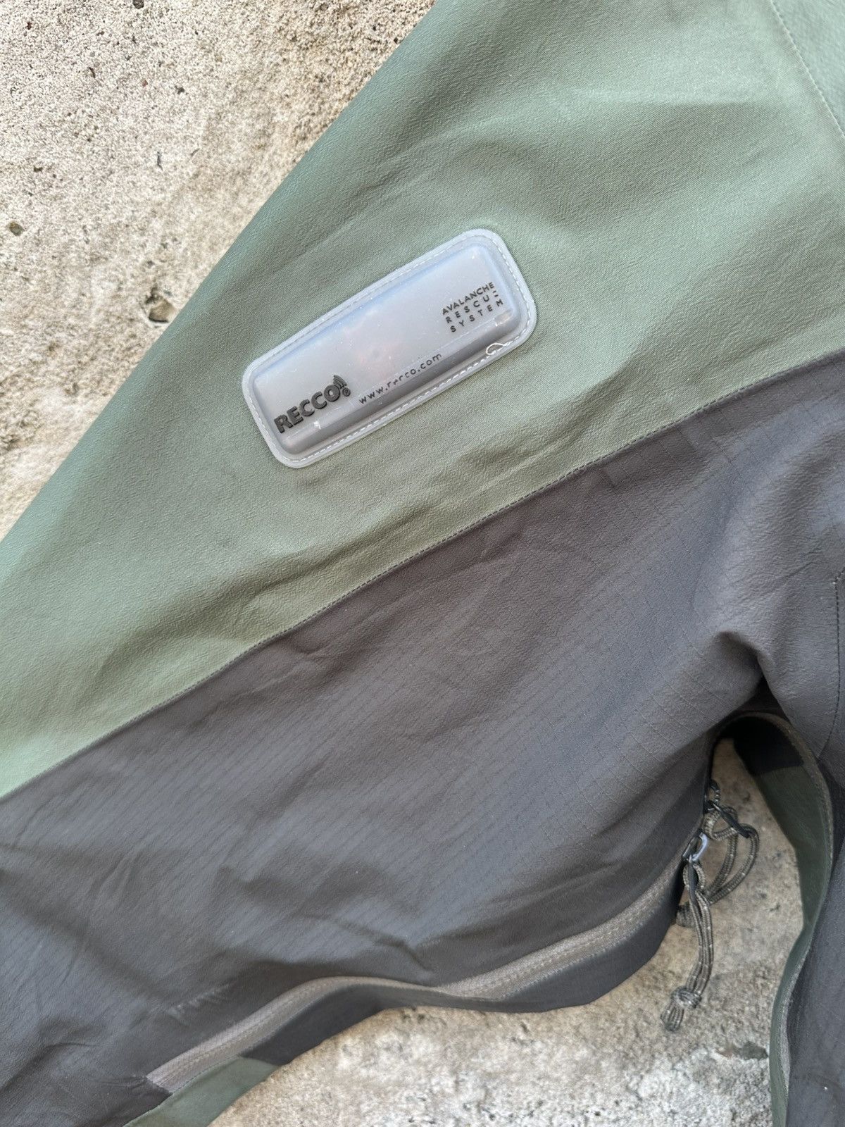 Arc'teryx × Goretex × Vintage vintage Arcteryx goretex XCR Recco Jacket Size US L / EU 52-54 / 3 - 6 Thumbnail