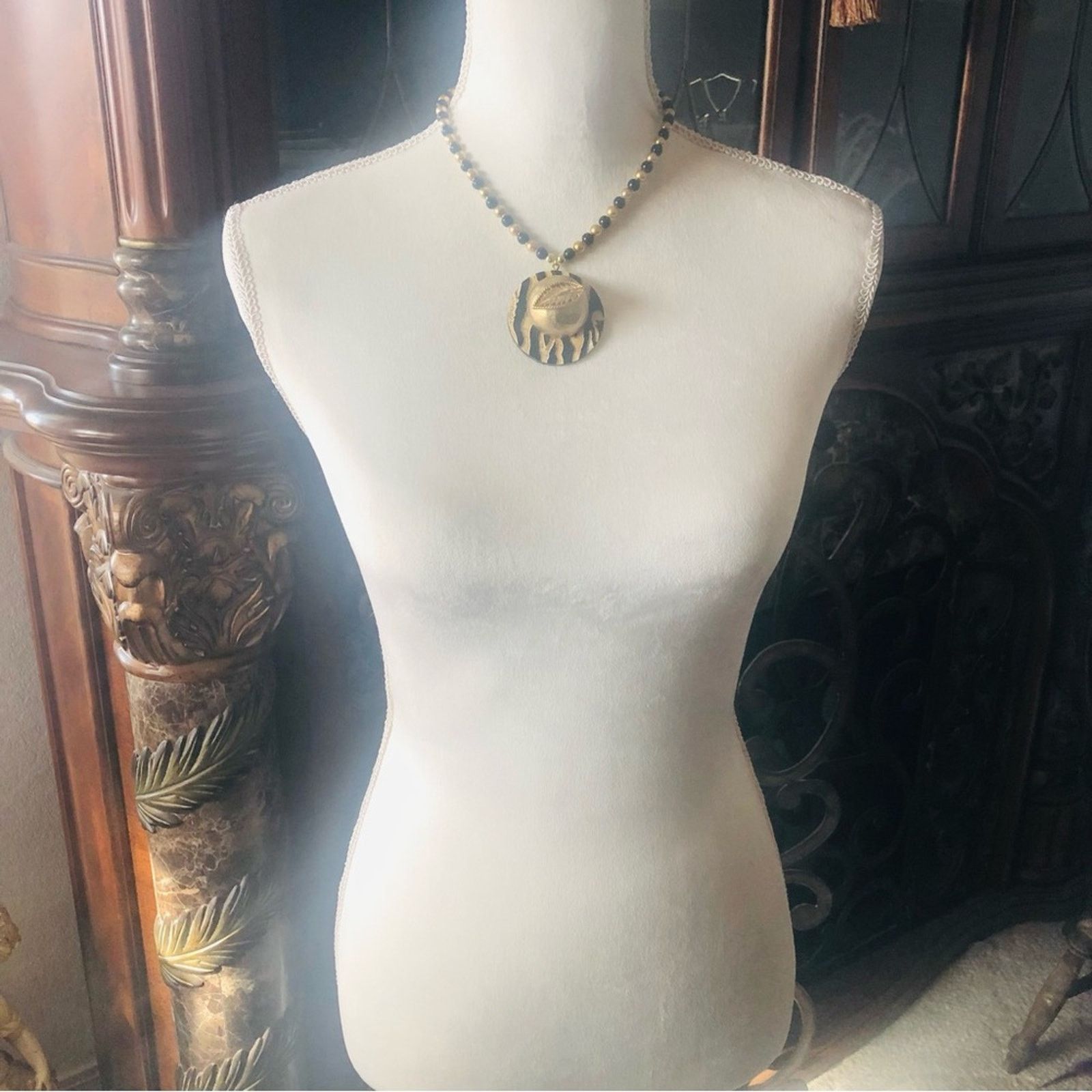 Handmade Handcrafted repurpose jungle inspired pendant Pearl necklace Size ONE SIZE - 6 Thumbnail