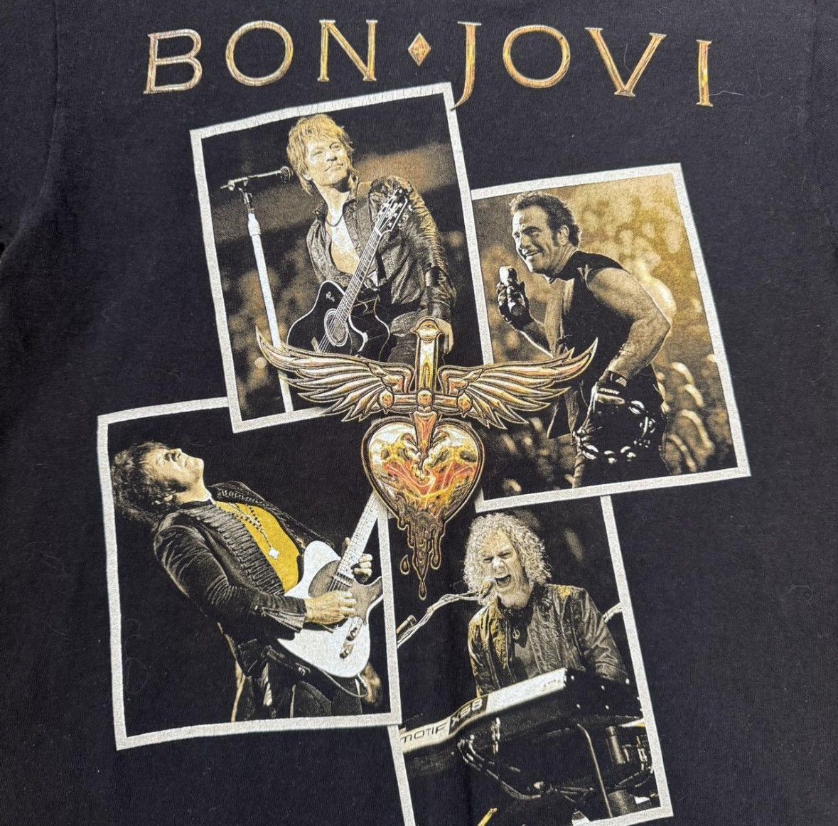 Hanes Old 1990s vintage bon jovi band tee shirt Size US M / EU 48-50 / 2 - 2 Thumbnail