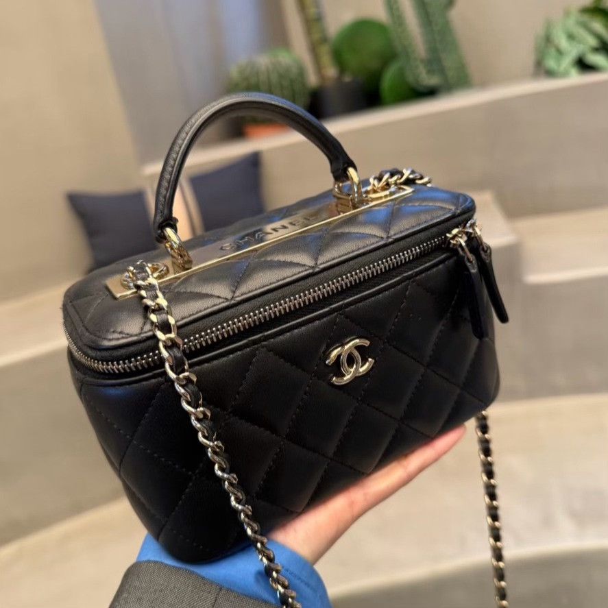 Chanel Pre-loved Bag Very good condition Size ONE SIZE - 1 Thumbnail