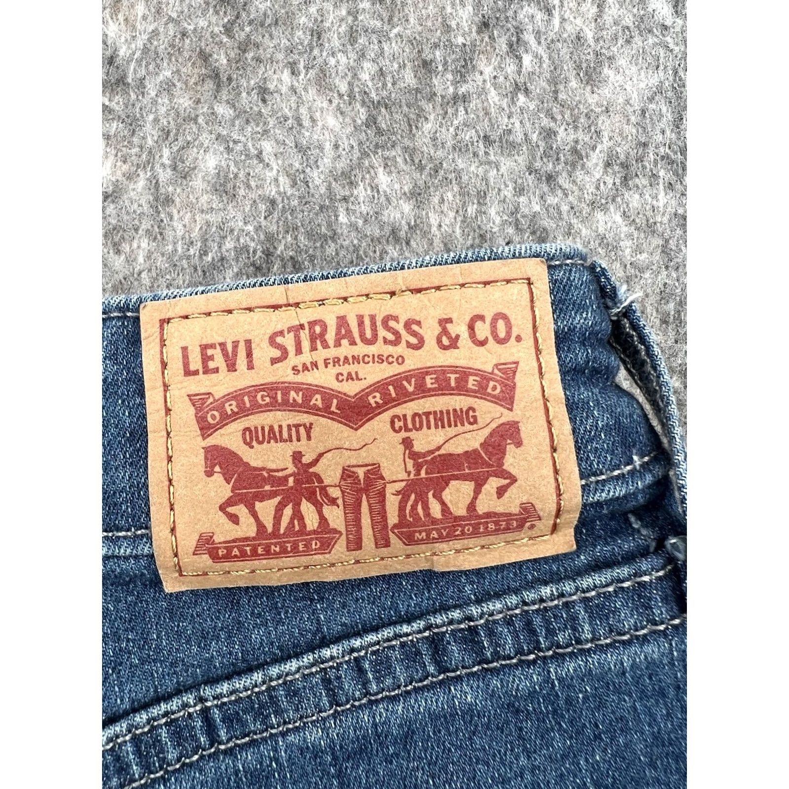 Levi's Levi's Skinny Jeans Women's Blue Denim Size 8 Regular 29x28 Classic Mid-Rise 721 Leather Logo Pocket Belt Loops Size 30" / US 8 / IT 44 - 8 Thumbnail
