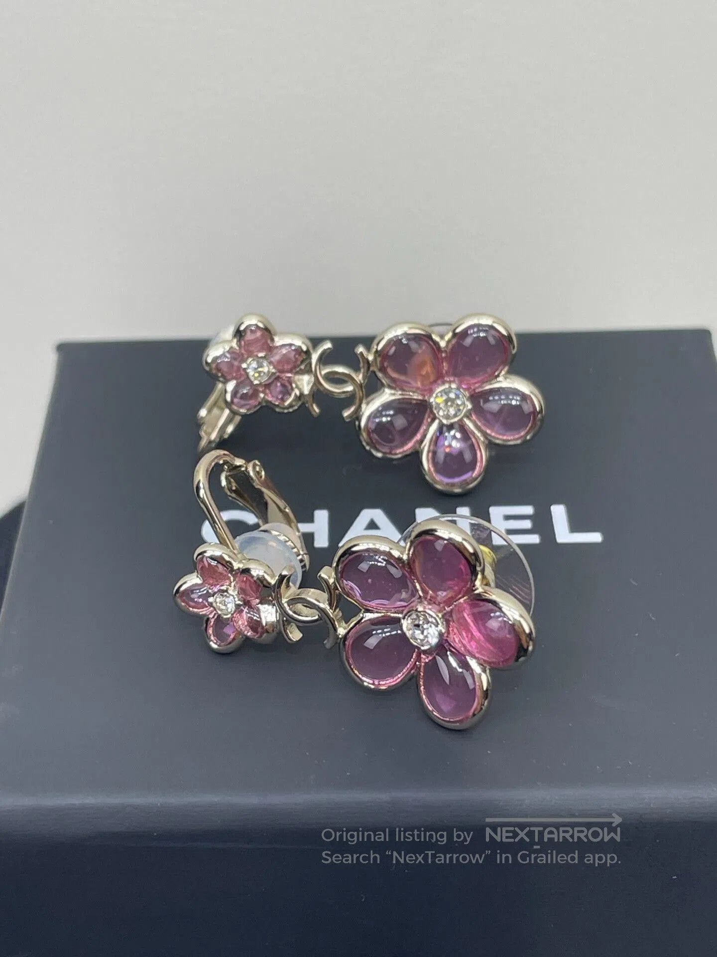 Chanel Chanel 26C Glass Flower Earrings. Size ONE SIZE - 3 Thumbnail