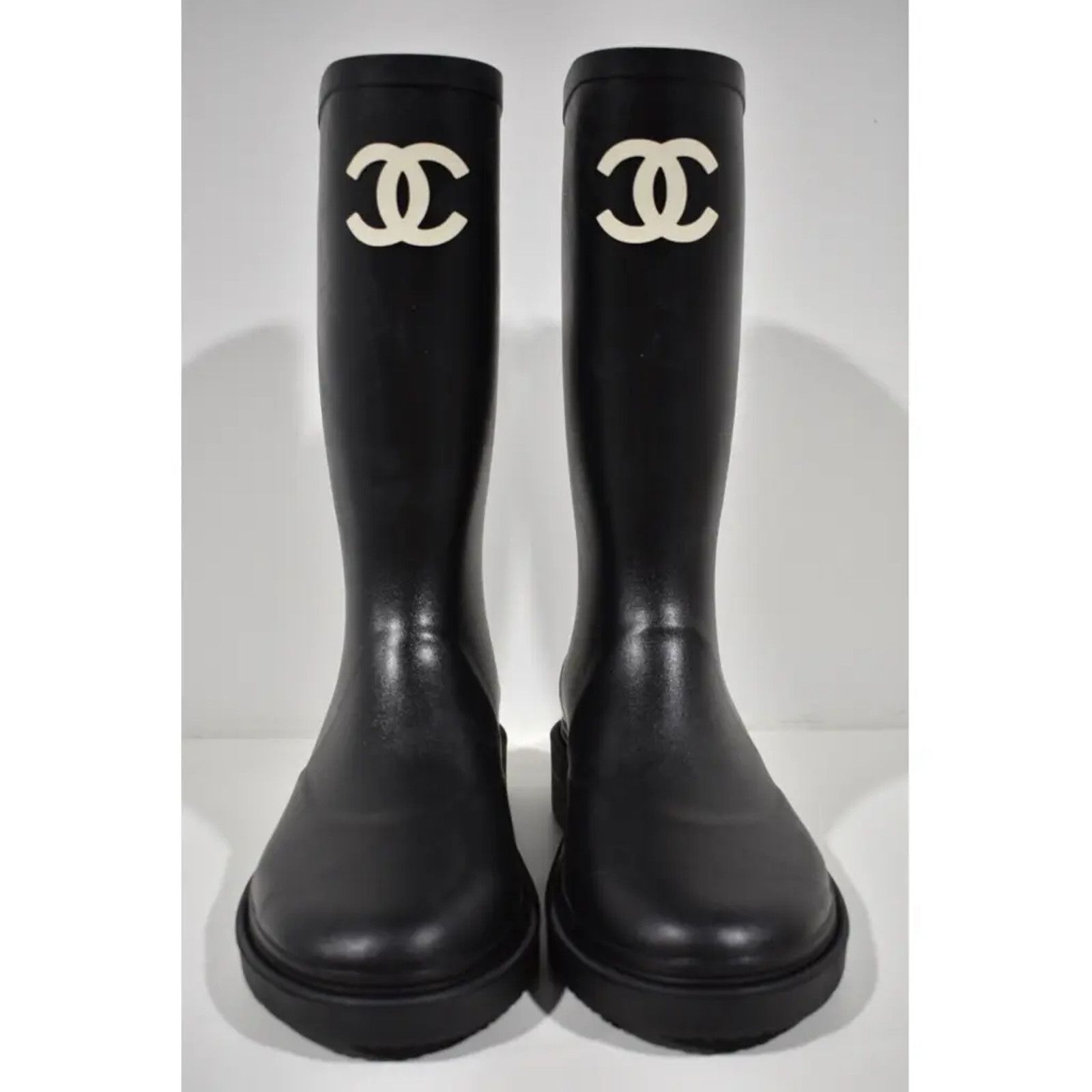 Chanel Chanel REV Black White CC Logo High Rubber Rain Boots 40 Size US 10 / IT 40 - 5 Thumbnail