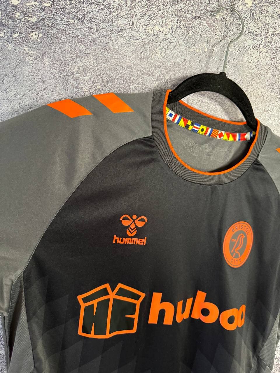 Hummel × Vintage Vintage Bristol City 2022/23 Hummel Soccer Jersey Size US S / EU 44-46 / 1 - 8 Thumbnail