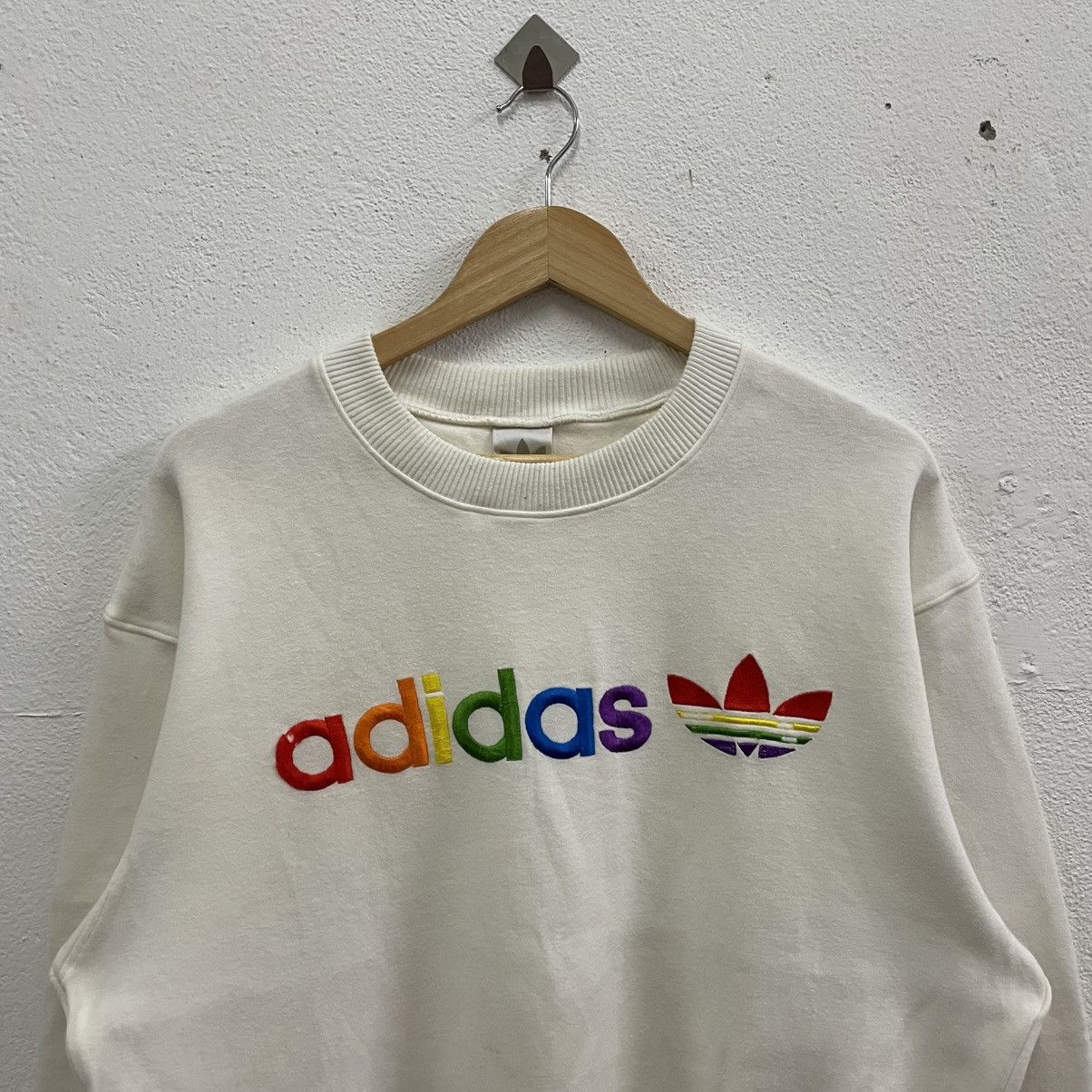 Adidas × Vintage 🔥Vintage Adidas Embroidered Multicolour Logo Sweatshirts Size US M / EU 48-50 / 2 - 4 Thumbnail