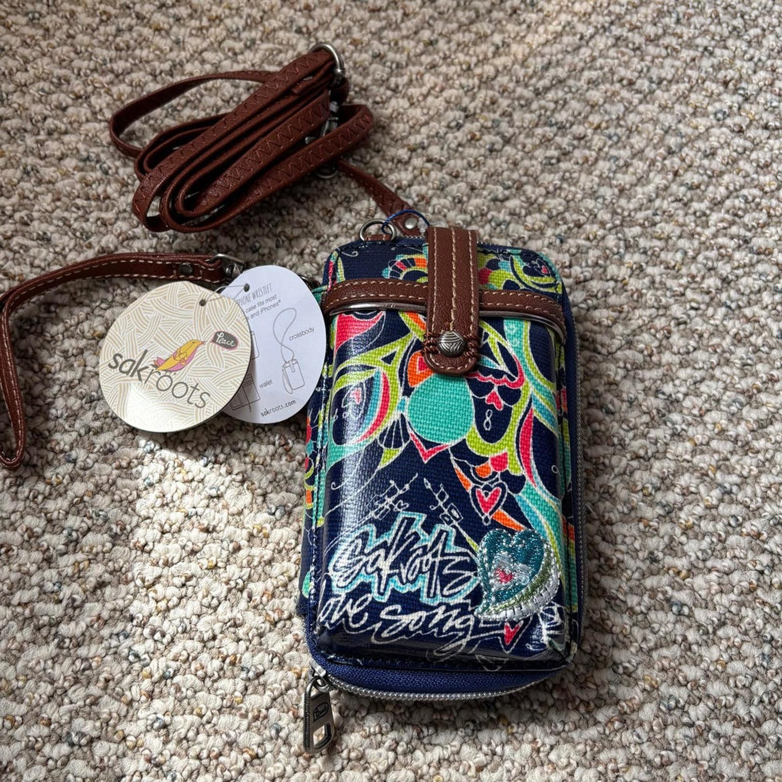 Designer Sakroots NWT Phone Crossbody Bag with Long Strap Size ONE SIZE - 1 Thumbnail